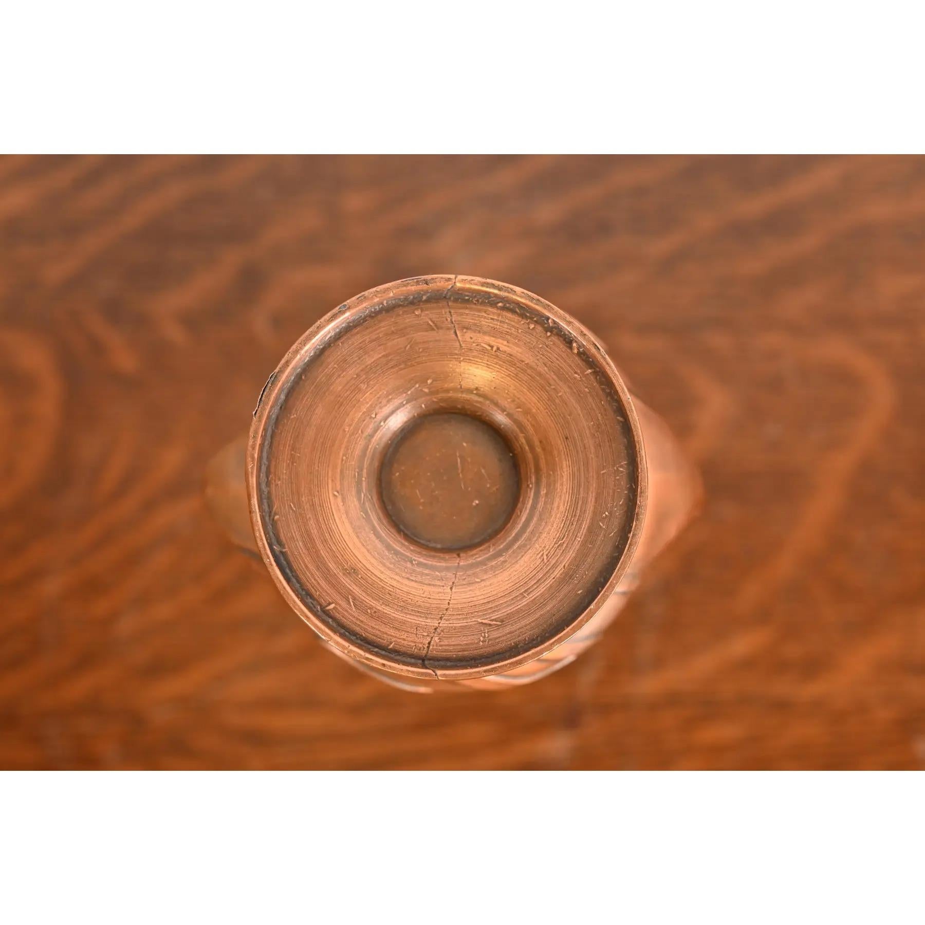 Jarrón antiguo Art Nouveau de bronce con dos asas en venta 4