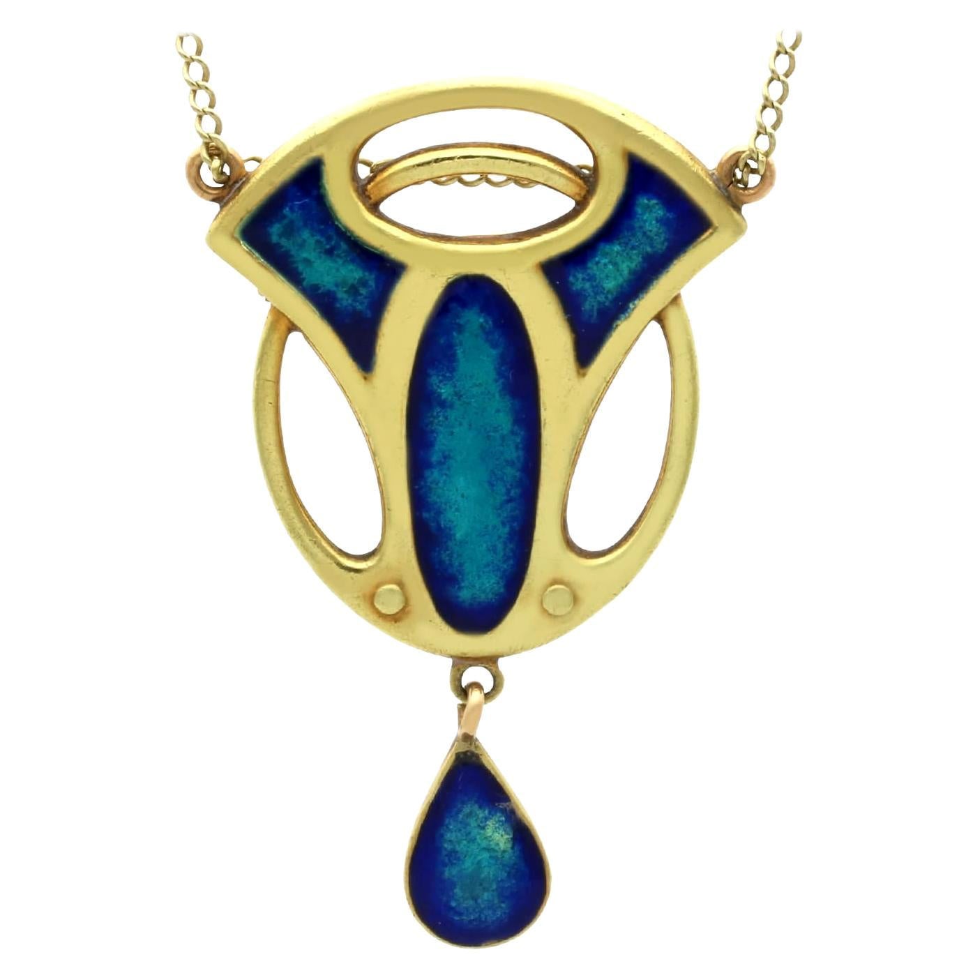 Pendentif Art nouveau ancien en émail et or jaune 18 carats en vente