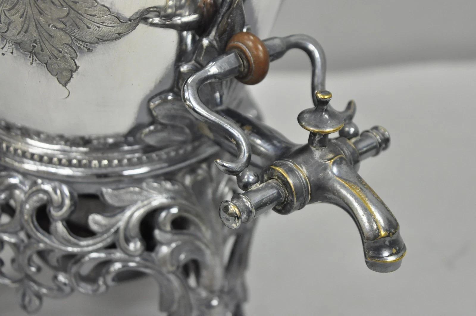 Antike Art Nouveau Englisch versilbert Floral Repousse Samovar Kaffee Tee Topf (Unbekannt) im Angebot