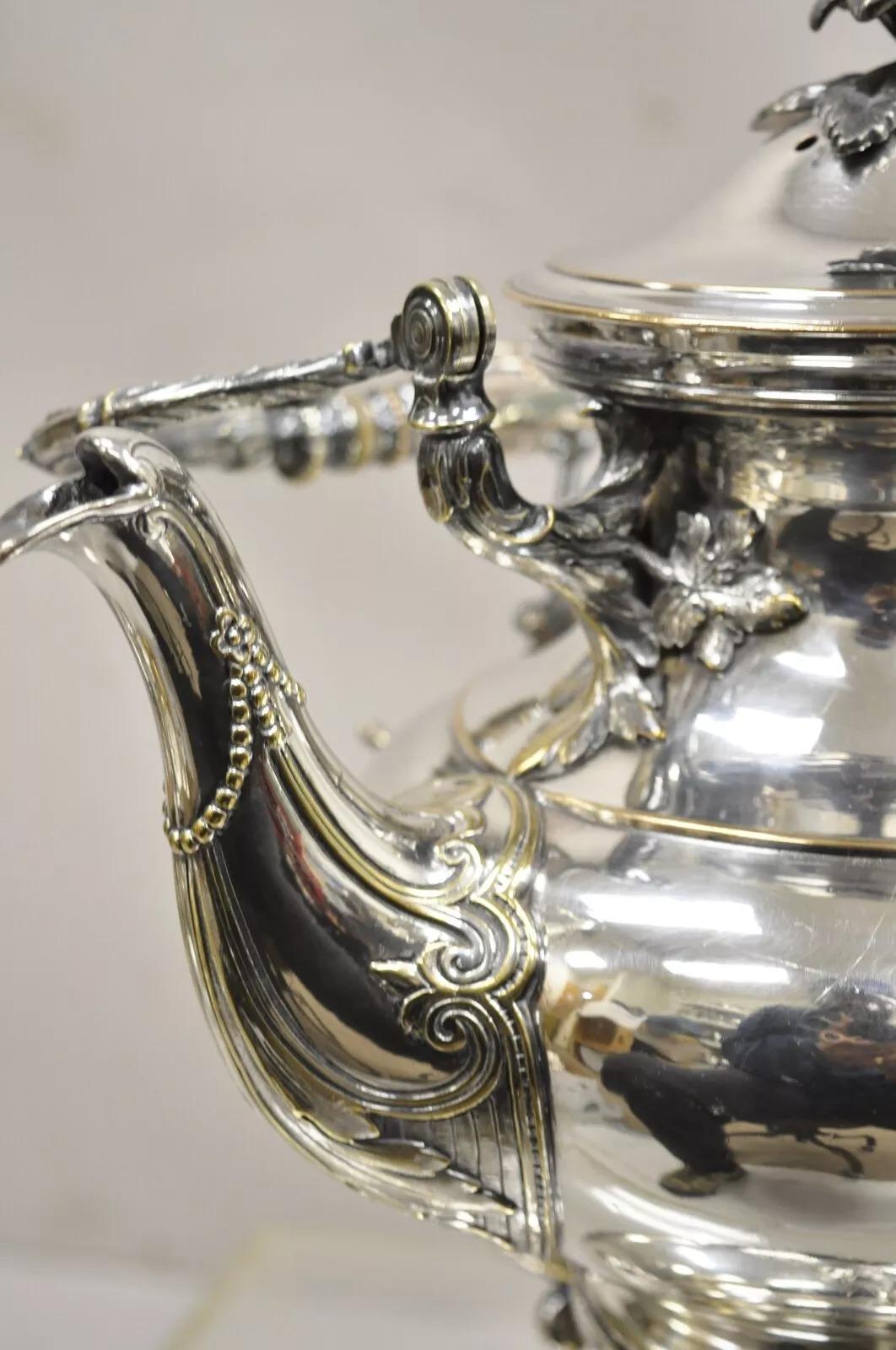 Antico bollitore da tè inclinabile in argento placcato Art Nouveau inglese su supporto In condizioni buone in vendita a Philadelphia, PA