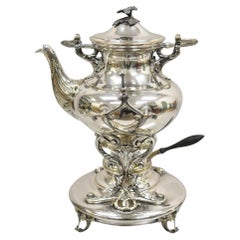 Antigua tetera Art Nouveau inglesa plateada basculante con soporte