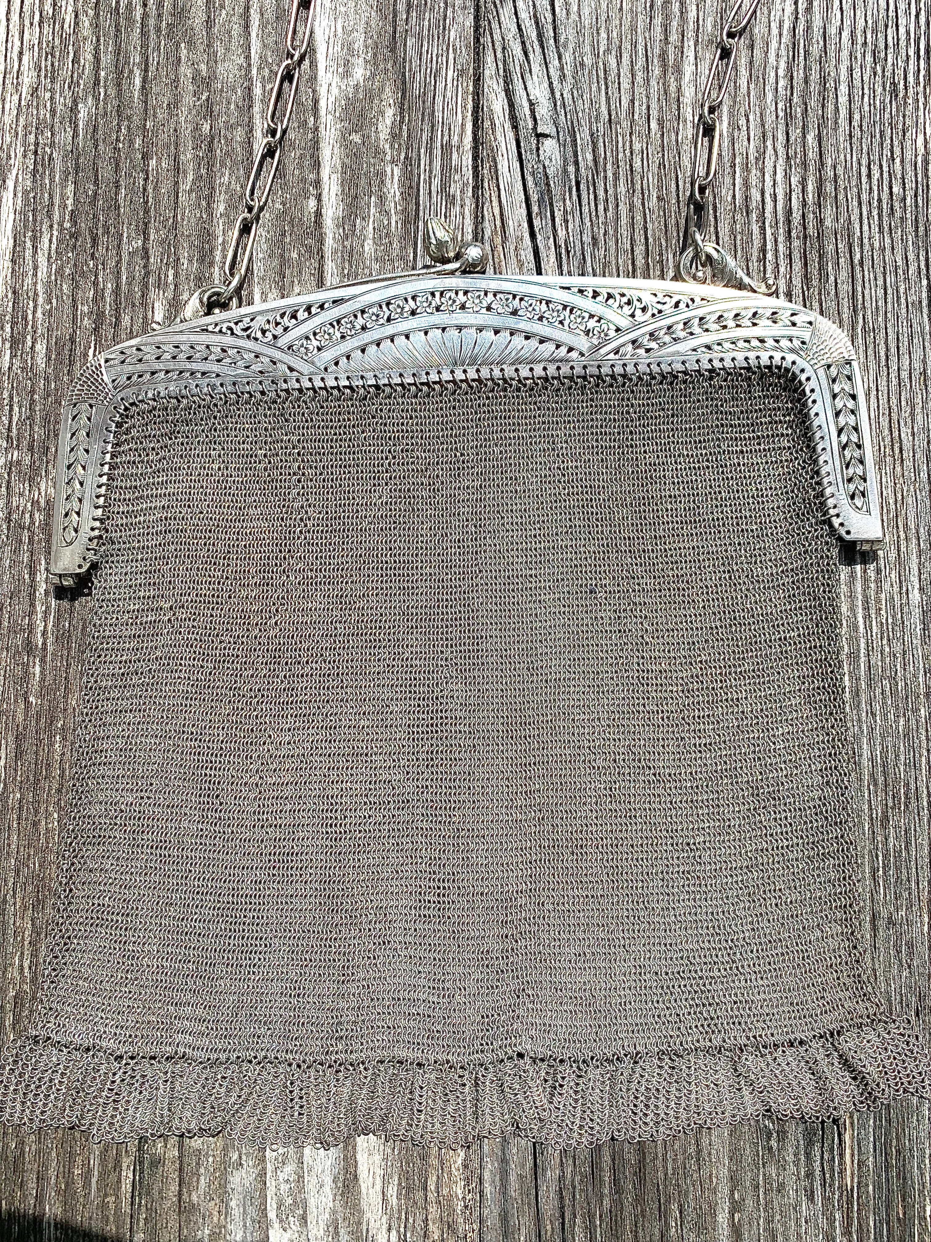 Antique  Art Nouveau Evening Bag Silver Mesch Handbag on  Silver Chain For Sale