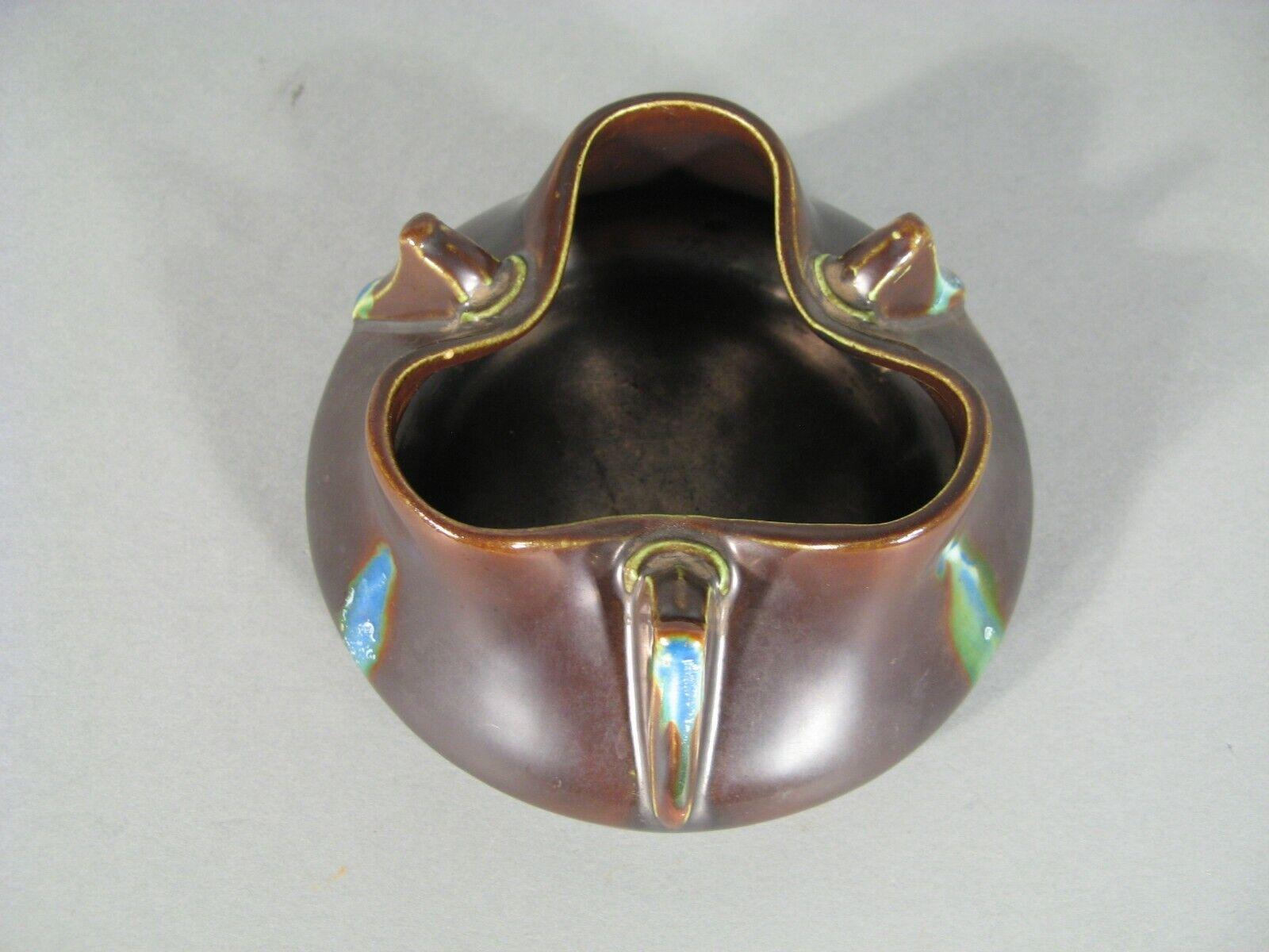 This charming Art Nouveau style trinket dish, or coupelle, is crafted by the Fives-Lille faience manufactory. The dish is marked and numbered on the base, dating back to the early 20th century. It embodies the graceful and intricate designs