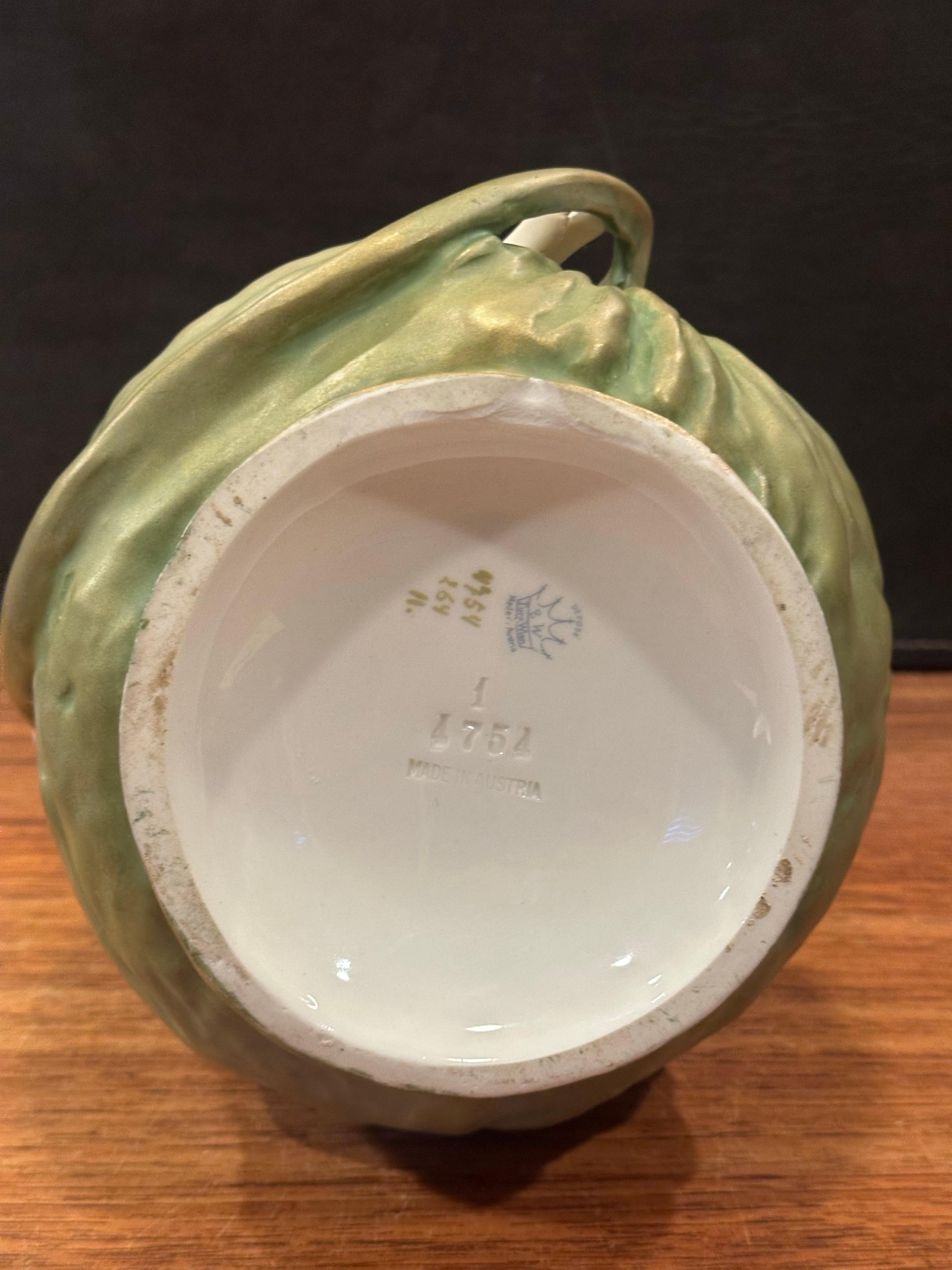 Antiguo jarrón de porcelana Art Nouveau con figura de ninfa sobre calabaza de Ernst Wahliss en venta 9