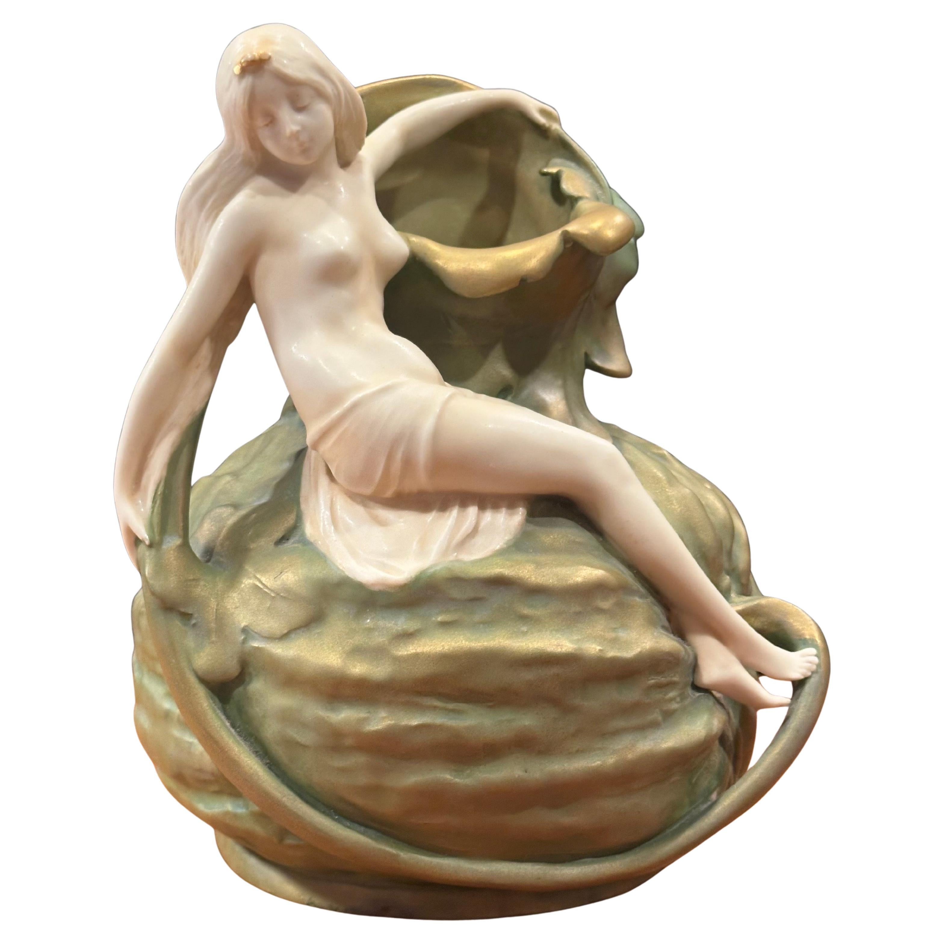 Antiguo jarrón de porcelana Art Nouveau con figura de ninfa sobre calabaza de Ernst Wahliss en venta 11