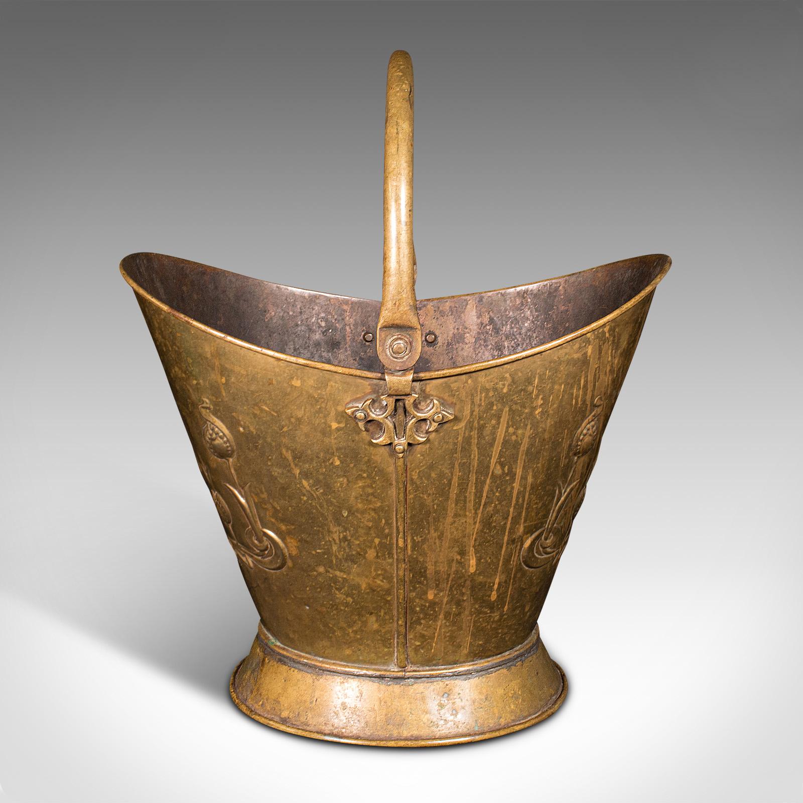 This is an antique Art Nouveau Fireside Bucket. An English, brass log or coal bin, dating to the late Victorian period, circa 1900.

Appealing Art Nouveau taste to accentuate the fireplace
Displays a desirable aged patina and in good original