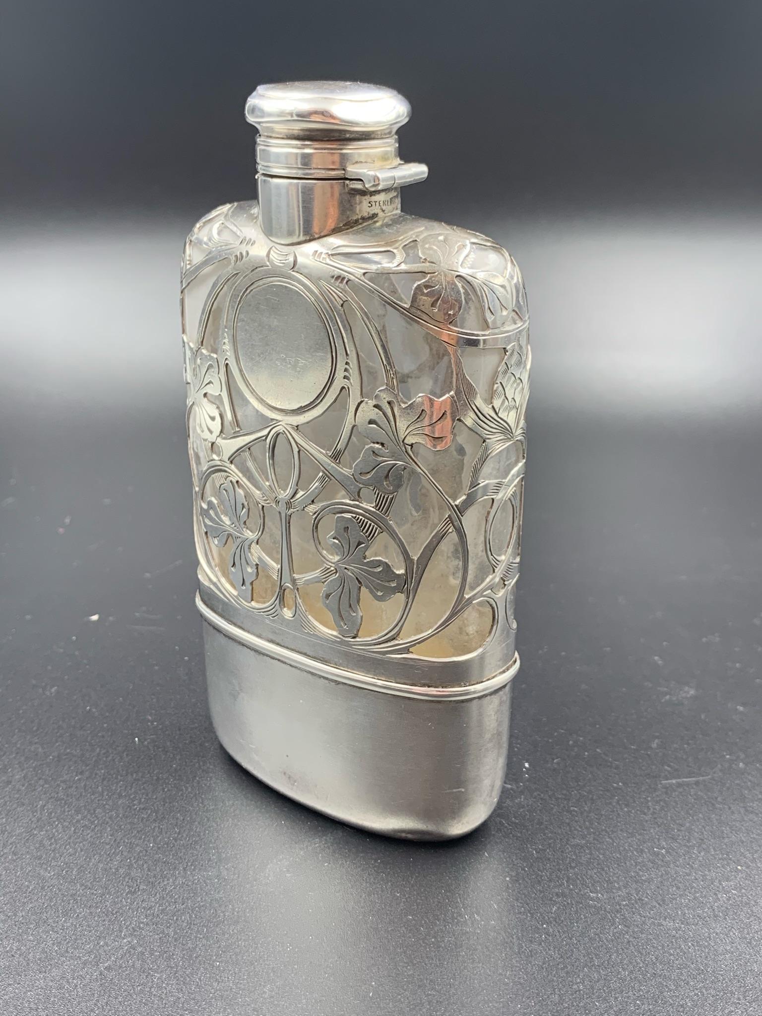 Antike Art Nouveau Floral Gorham Sterling Silber Überlagerungsflasche im Zustand „Relativ gut“ im Angebot in Miami Beach, FL