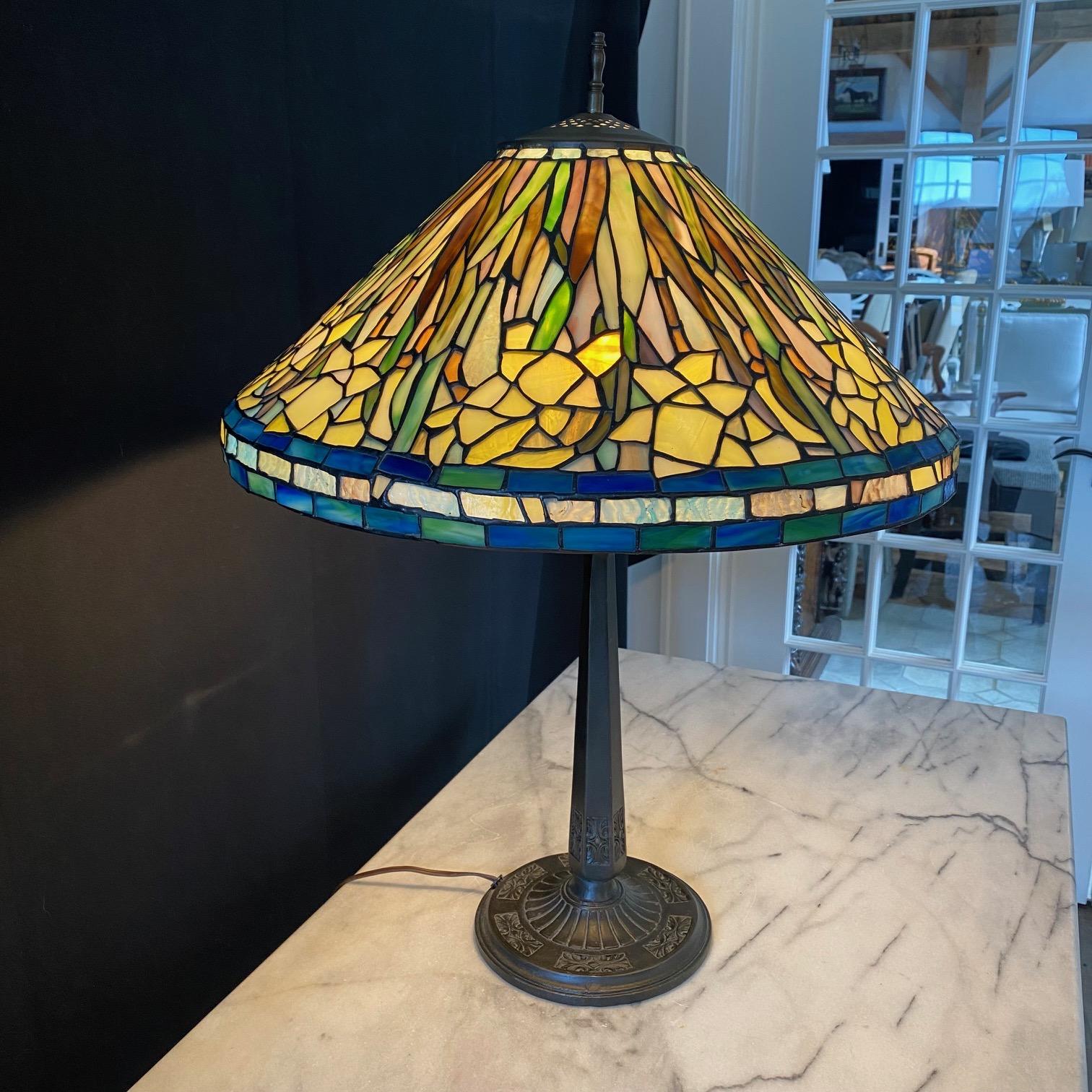 Mid-20th Century Antique Art Nouveau Floral Iris Tiffany Studios Style Table Lamp