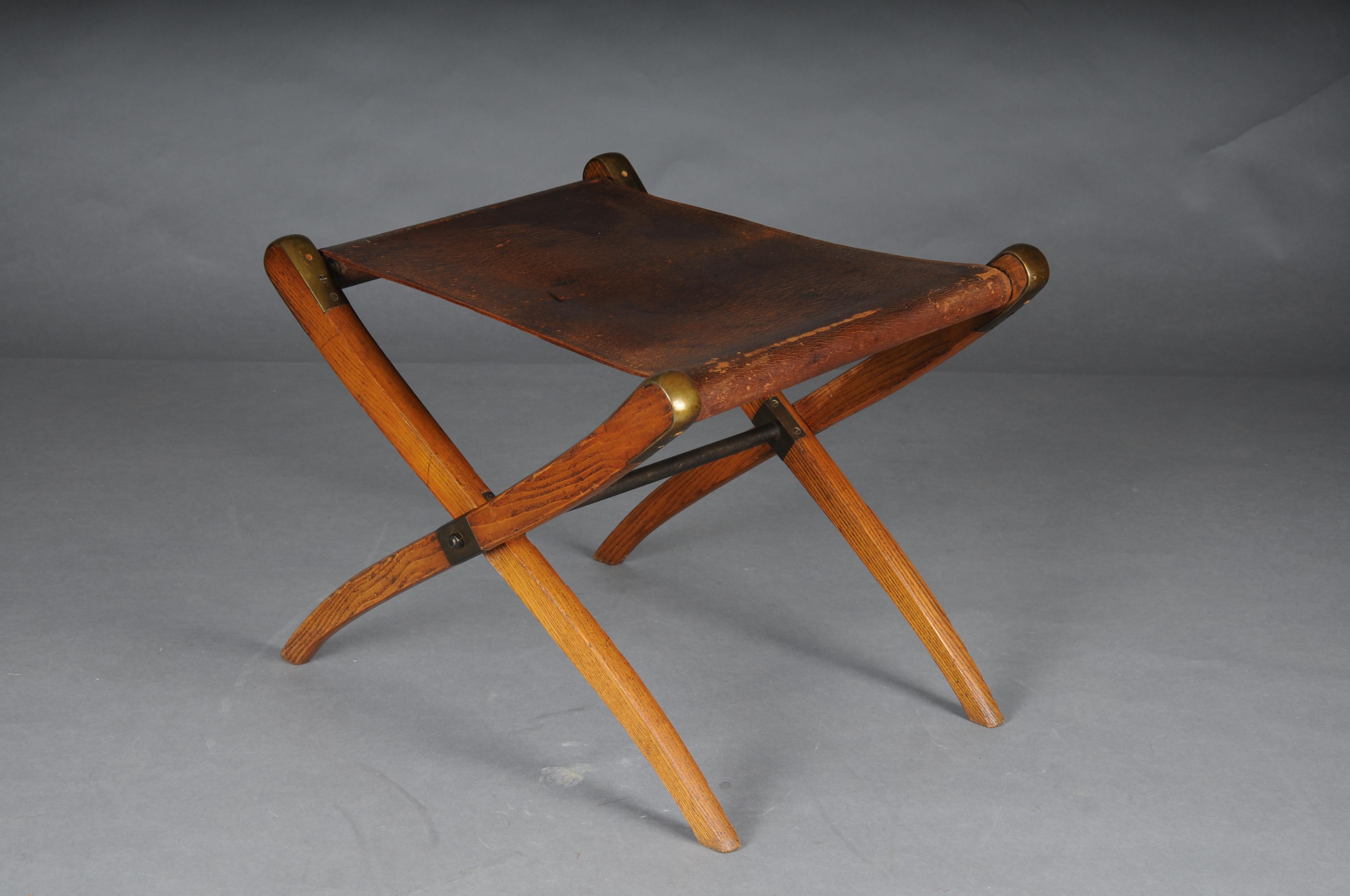 Antique Art Nouveau folding stool with leather, circa 1910 In Good Condition For Sale In Berlin, DE