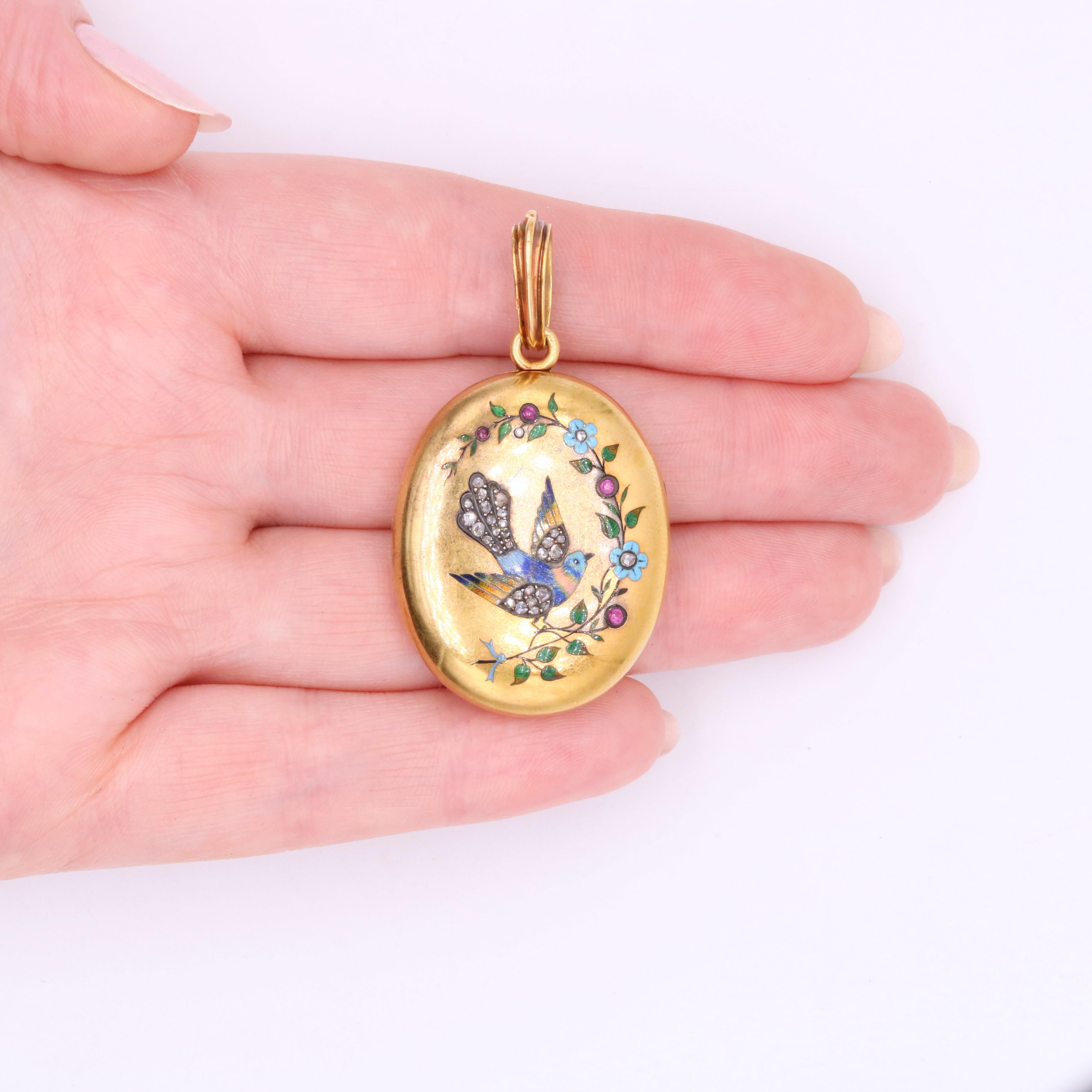 Antikes französisches Jugendstil-Vogel-Medaillon aus 18 Karat Gelbgold mit Diamanten, Rubin und Emaille im Angebot 9