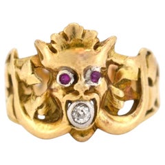 Antiker Jugendstil-Ring mit Wasserspeier aus 18 Karat Gold – Rubinaugen und Diamantmund – CIRCA