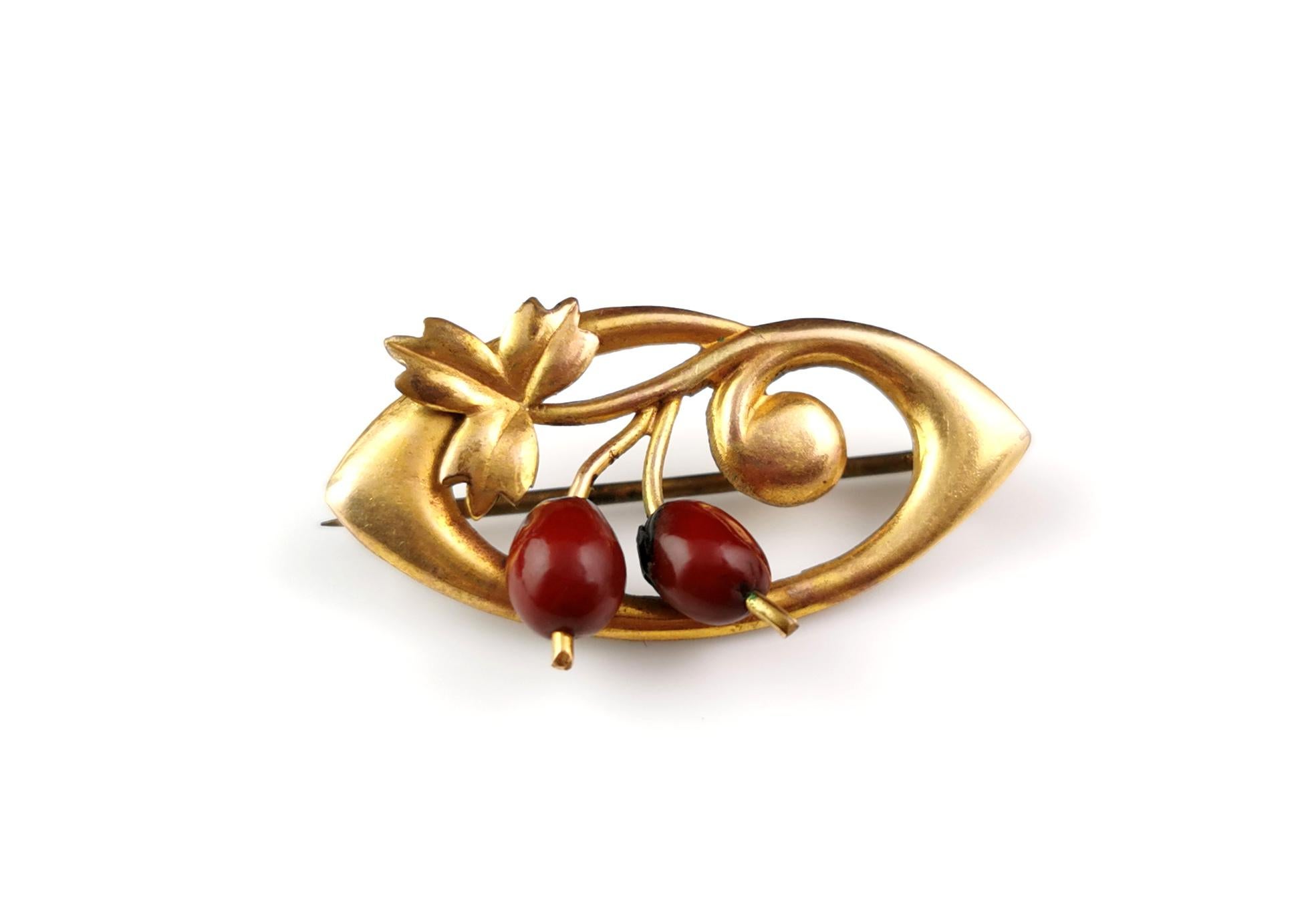 Antique Art Nouveau gilt Berry brooch  In Good Condition For Sale In NEWARK, GB