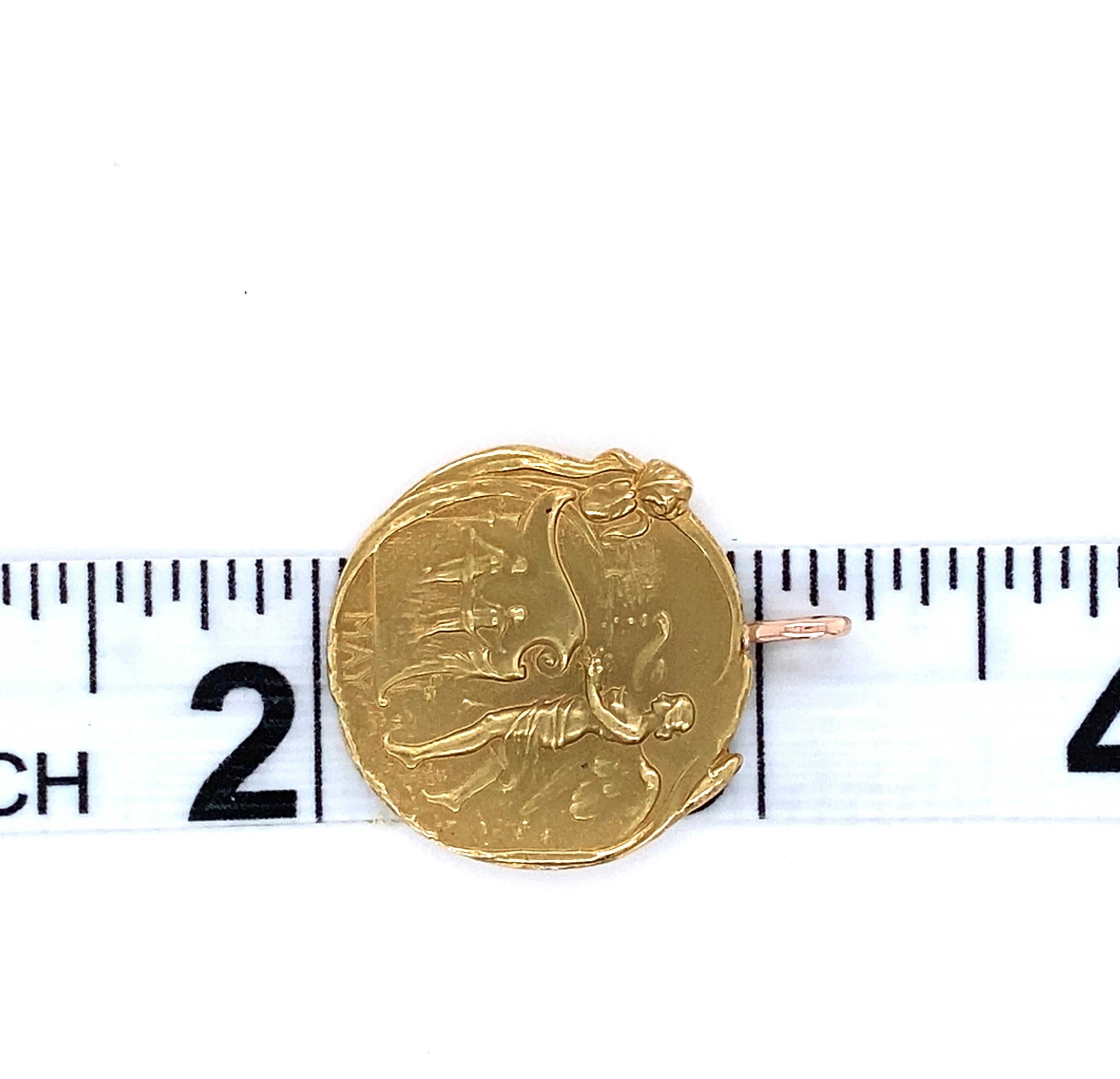 Antico ciondolo a forma di medaglia della Dea Maia in stile Art Nouveau in oro giallo 14 carati in vendita 3