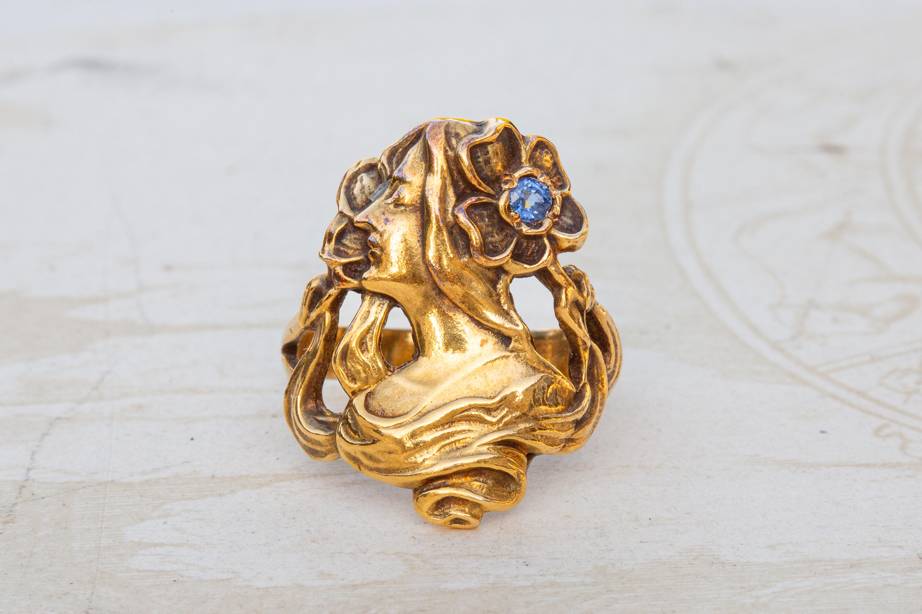 This gorgeous antique Art Nouveau gold ring was made in the Netherlands and dates to the first half of the 20th century. This figural statement ring is an iconic example of Art Nouveau, drawing inspiration from artists like Alphonse Mucha. The ring