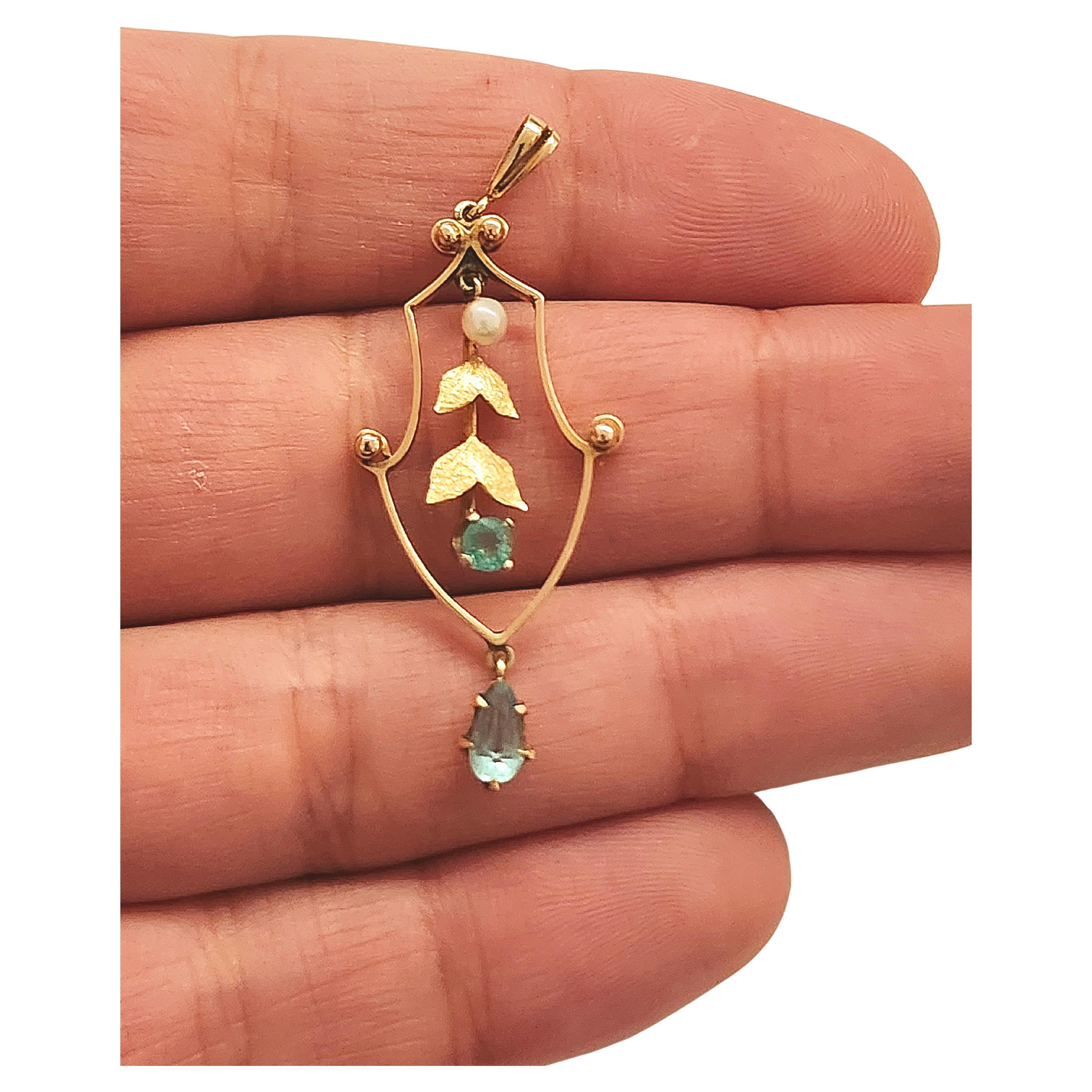 Antico ciondolo mobile delicato in oro 14k con pietra naturale di smeraldo e acquamarina, con marchio 14k gold standard made in europe 1900/1910 lunghezza del ciondolo 4cm