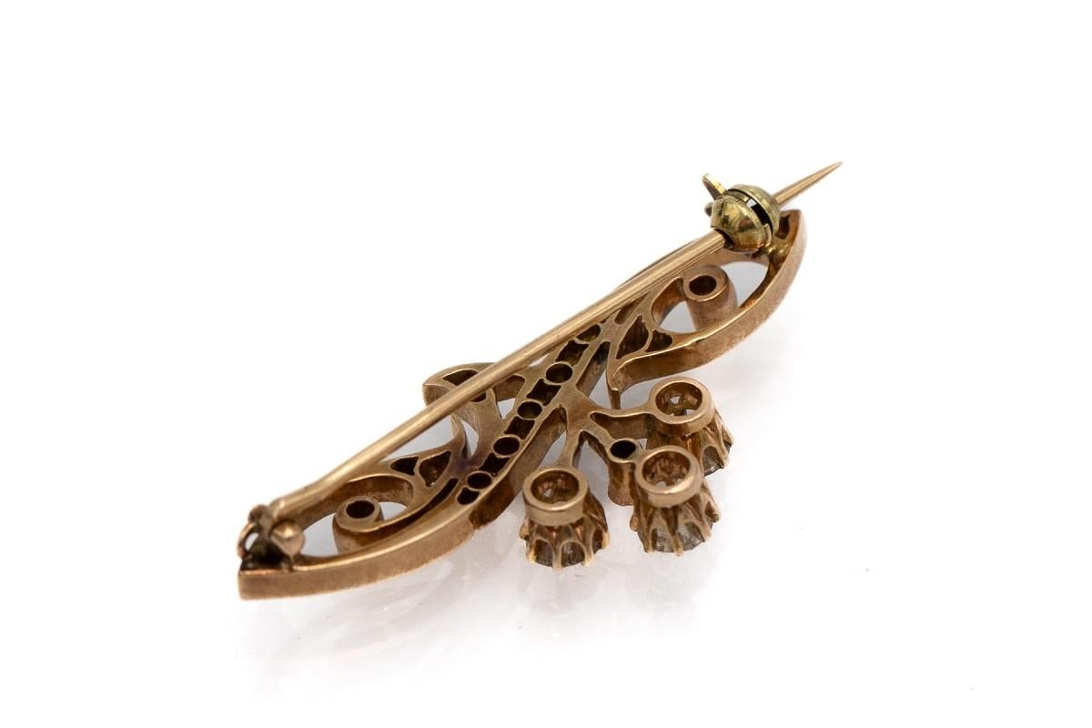 Women's or Men's Antique Art Nouveau golden brooch with 0.85ct diamonds, Germany, circa 1900s. For Sale