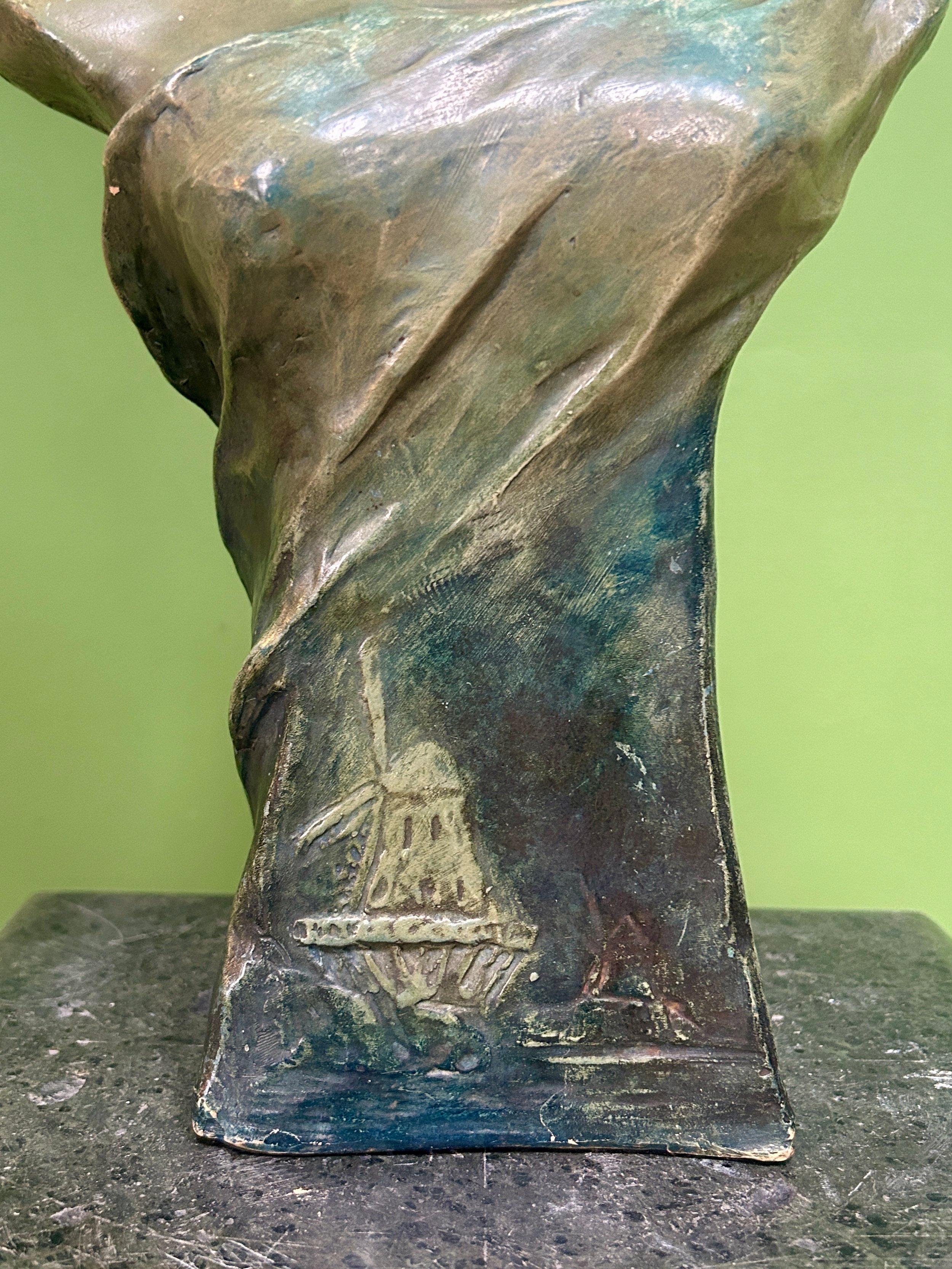 Antique Art Nouveau Goldscheider Terracotta Sculpture Buste d'une jeune fille hollandaise en vente 3
