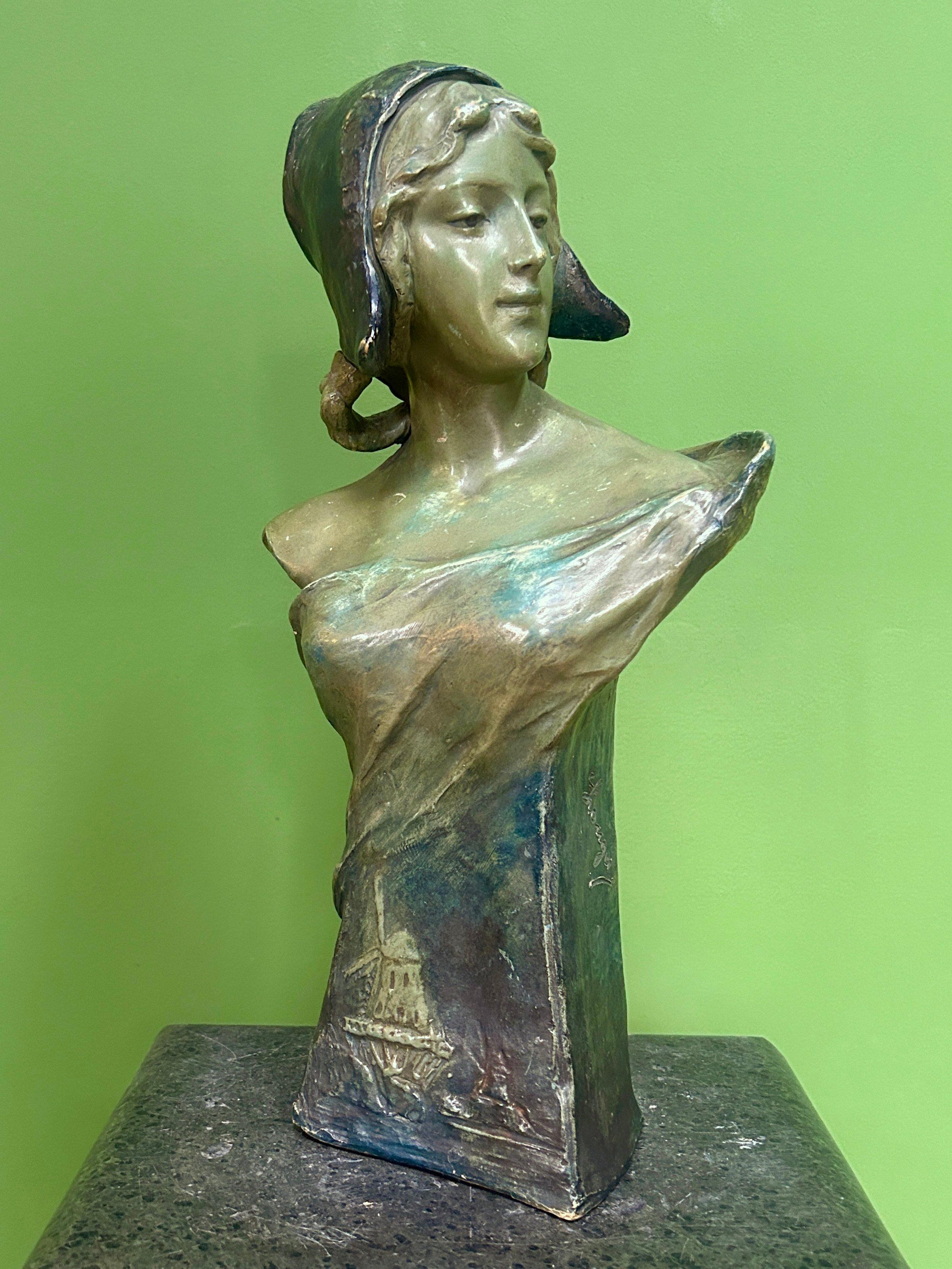 Antique Art Nouveau Goldscheider Terracotta Sculpture Buste d'une jeune fille hollandaise en vente 4