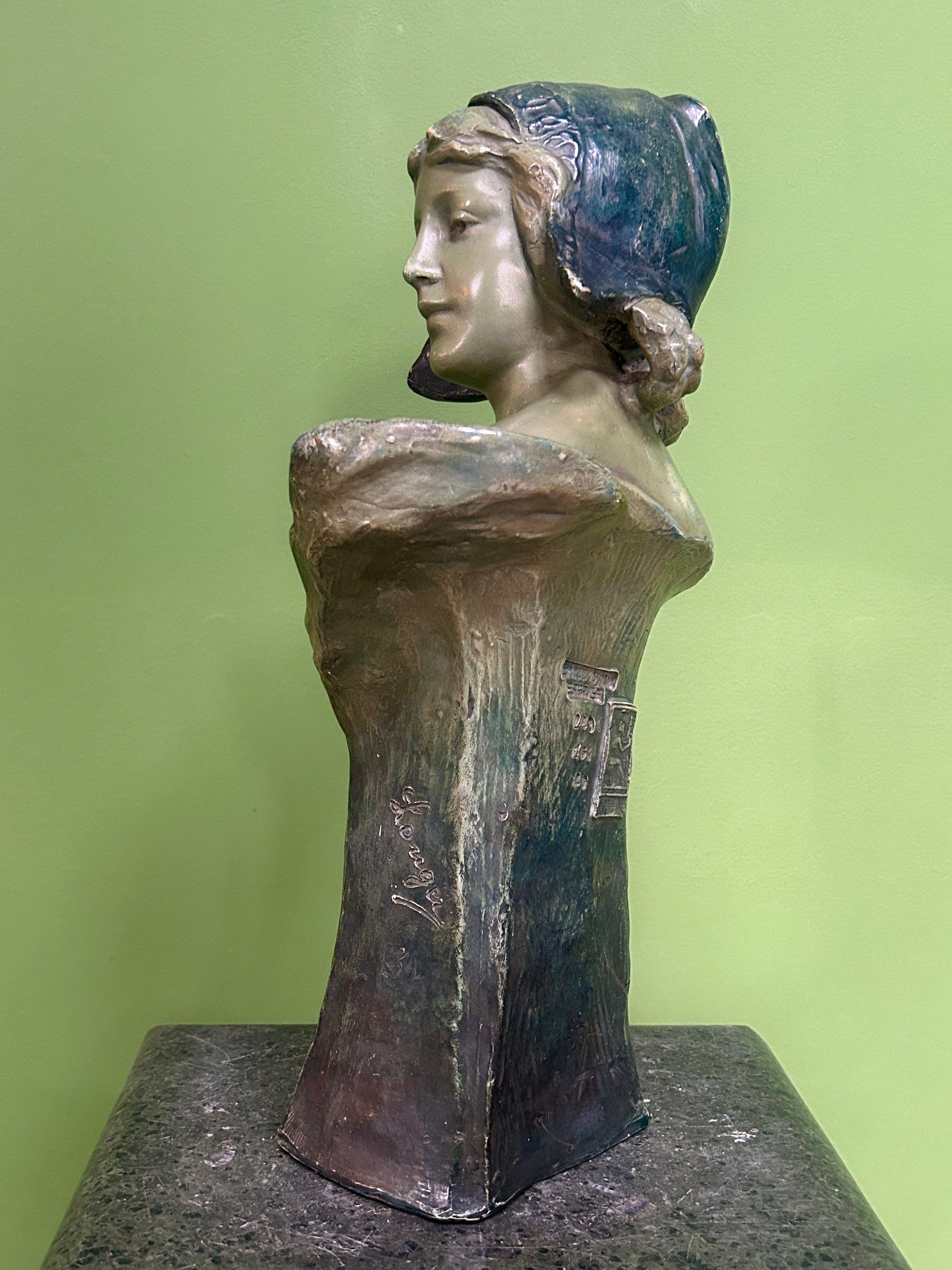 Antique Art Nouveau Goldscheider Terracotta Sculpture Buste d'une jeune fille hollandaise en vente 7