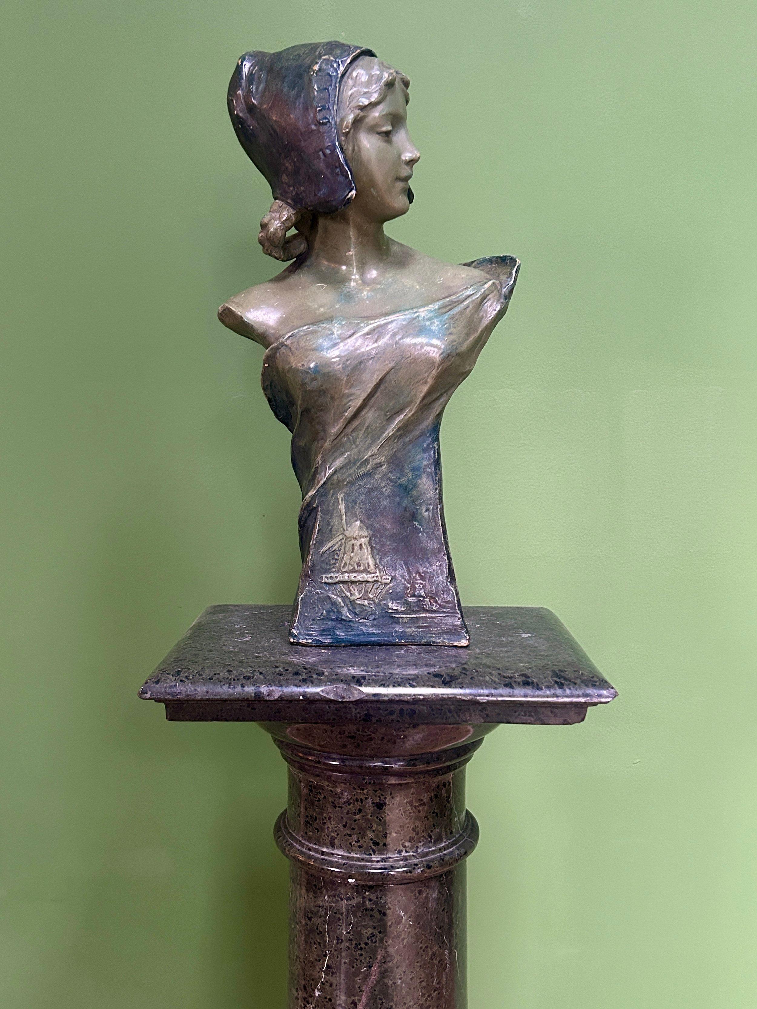 Antique Art Nouveau Goldscheider Terracotta Sculpture Buste d'une jeune fille hollandaise en vente 1