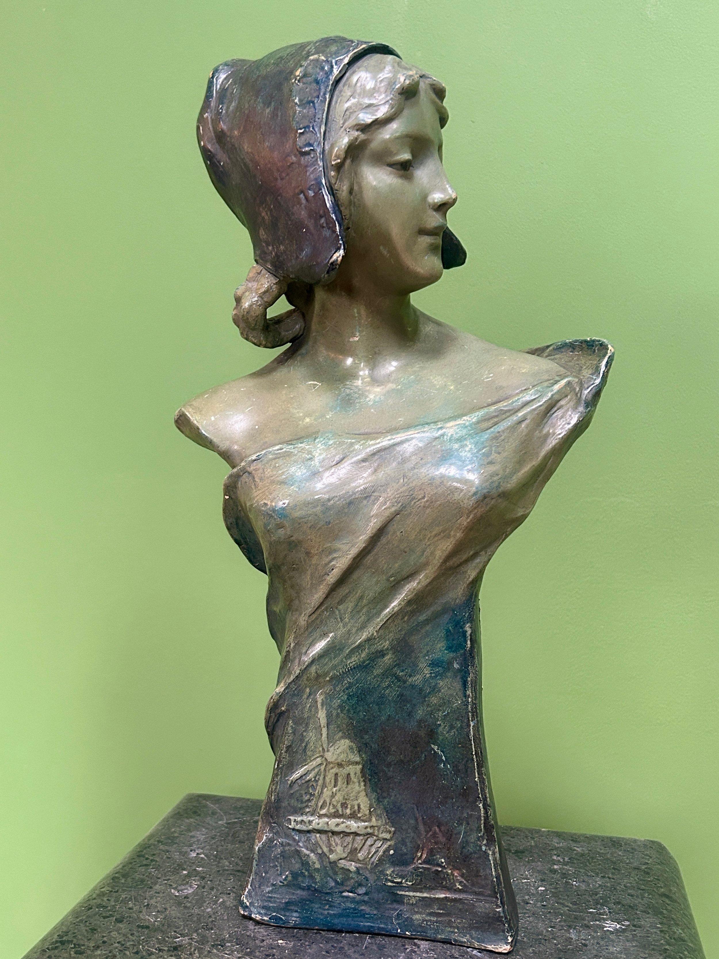 Antique Art Nouveau Goldscheider Terracotta Sculpture Buste d'une jeune fille hollandaise en vente 2