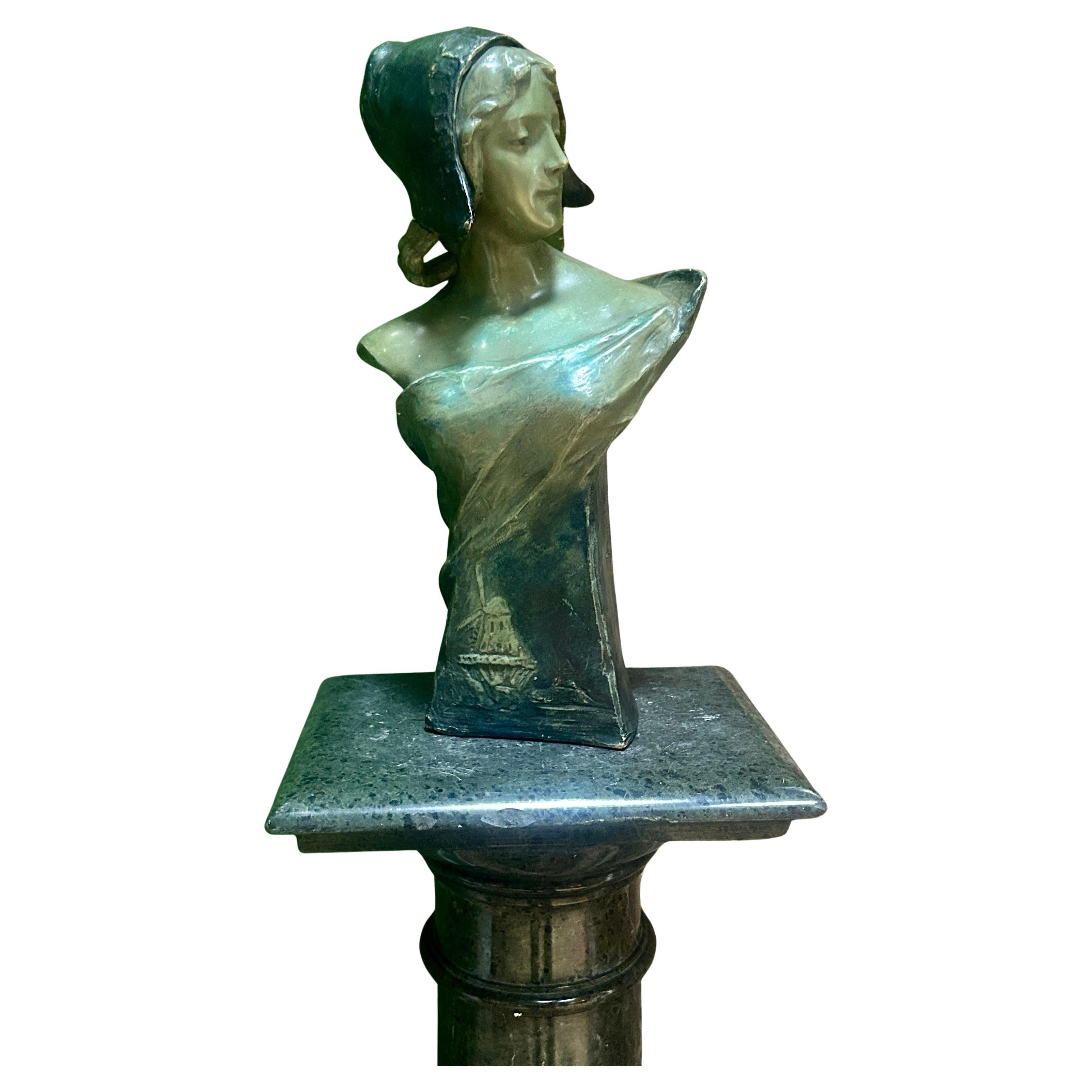 Antique Art Nouveau Goldscheider Terracotta Sculpture Buste d'une jeune fille hollandaise en vente