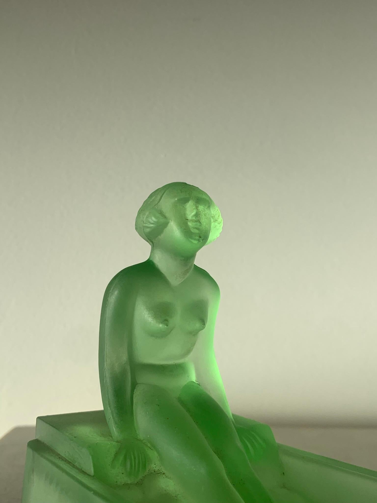  Art Deco Green Frosted Depression Glass Vide-Poche with Nude Lady, 1981 10