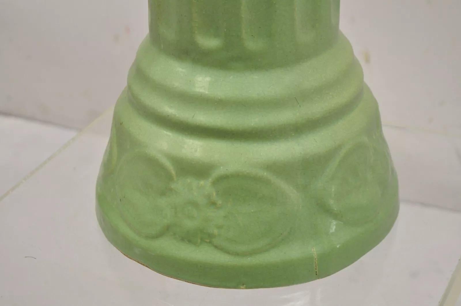 20ième siècle Ancienne colonne en céramique vitrifiée Greene & Greene Green Planter Pedestal Base en vente