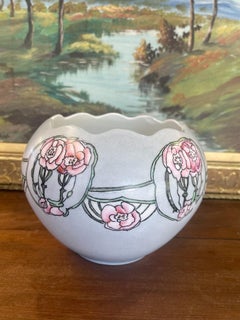 Antike handbemalte Jugendstil-Porzellanschale mit gewelltem Rand