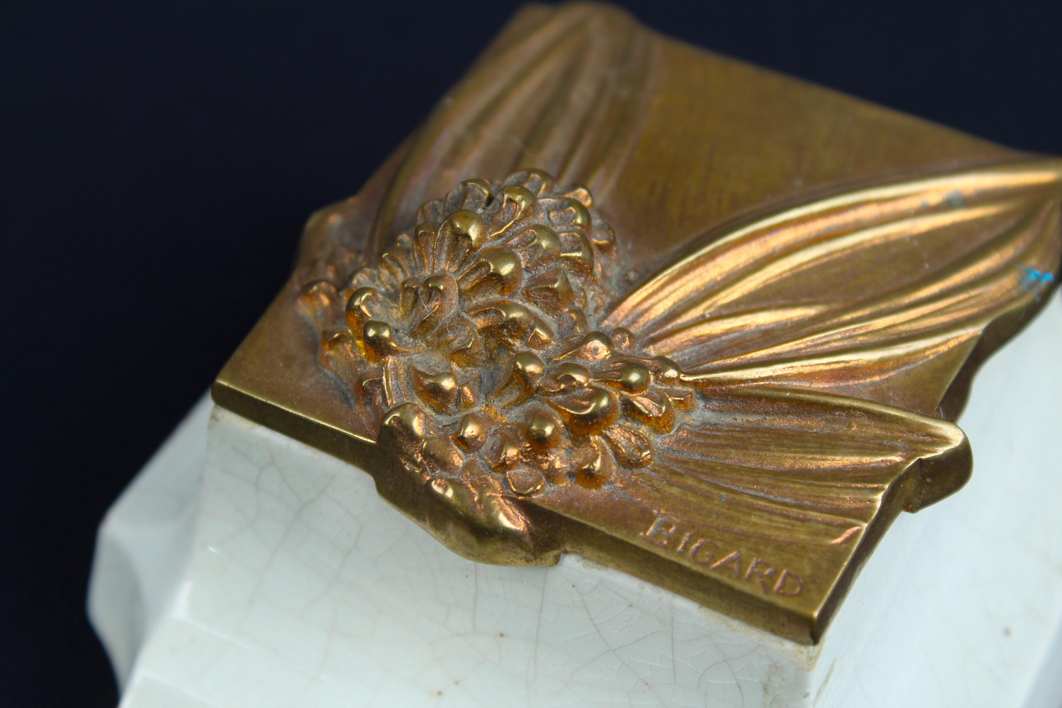 Exceptional beautiful inkwell by the french artist and sculptor Gaston Bigard.
Signed at the lid 