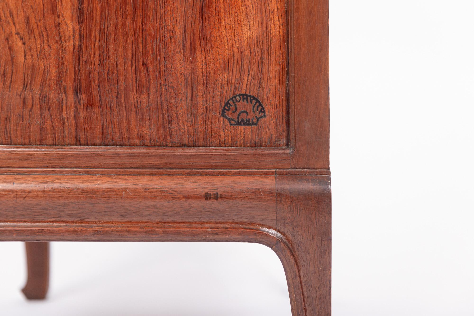 Ancienne armoire Art Nouveau en bois marqueté par Majorelle, France, signée en vente 8