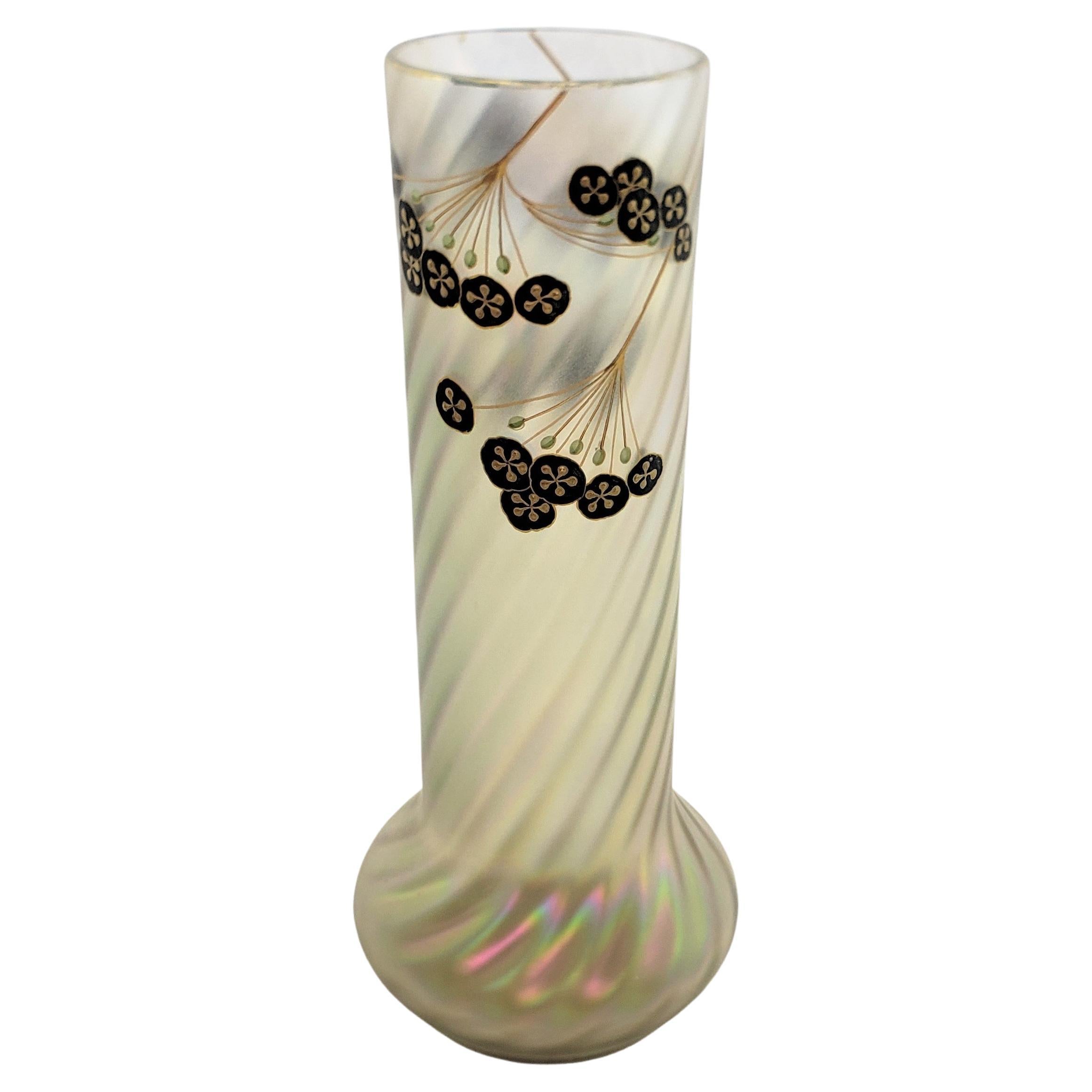 Antico vaso in vetro artistico iridescente Art Nouveau con decorazioni floreali smaltate