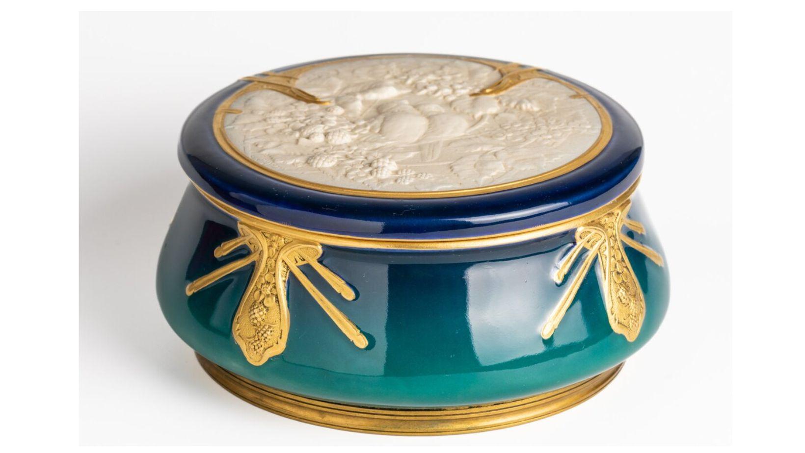 Antique Art Nouveau Jewellery Box by Paul Louchet For Sale 2