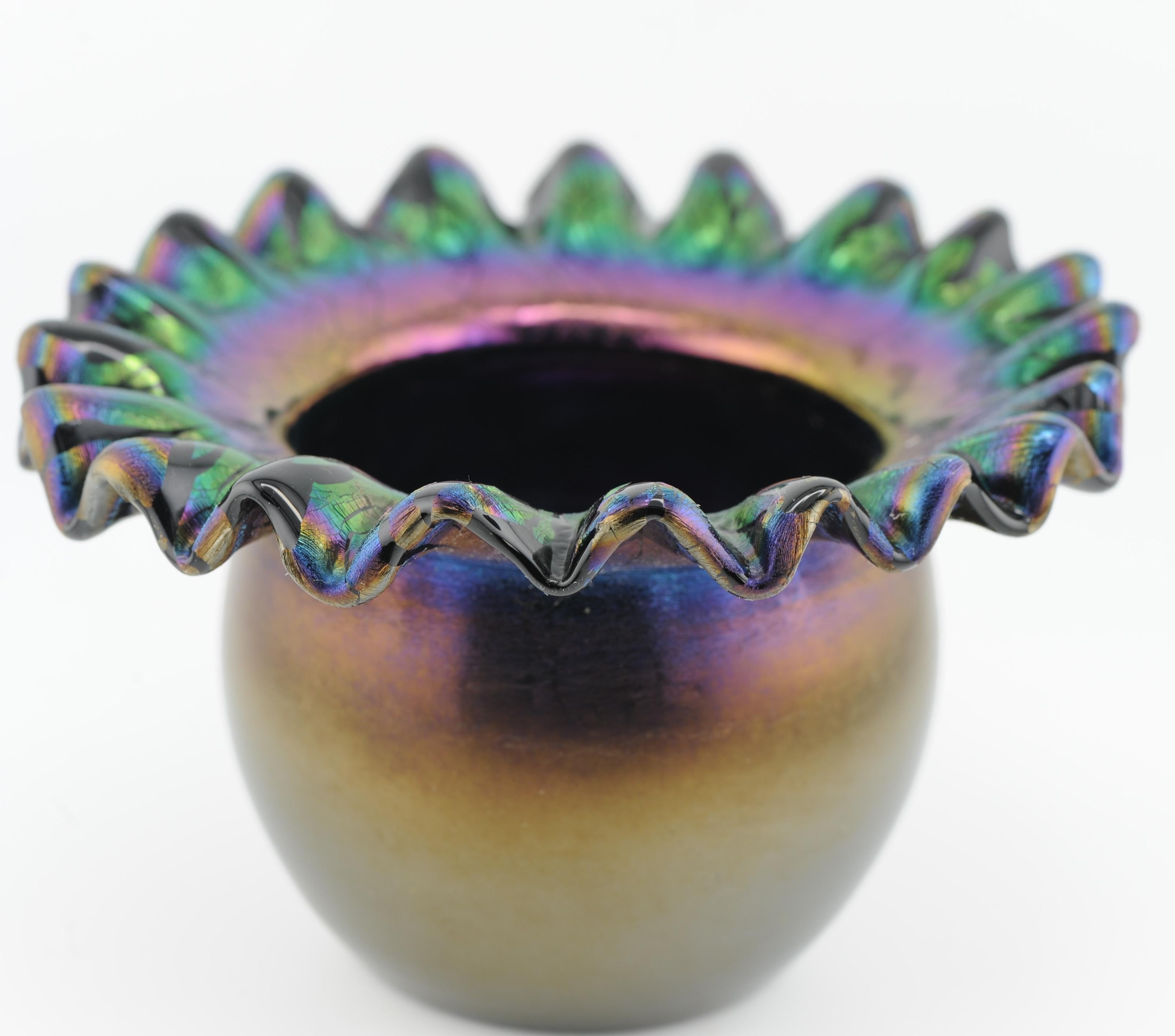 Tedesco Vaso antico Art Nouveau Jugendstil Freiherr von Poschinger Design/One Iridicend in vendita
