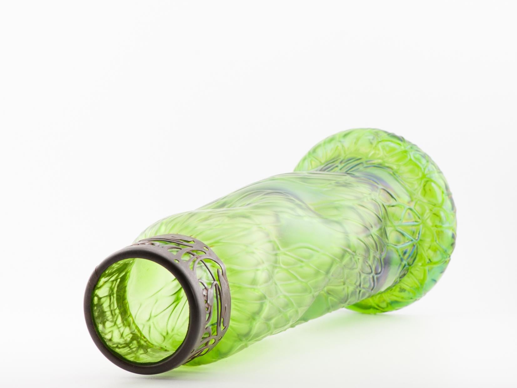 Vase antique Art Nouveau Jugendstil en verre vert de Bohème froissé 1900 en vente 4