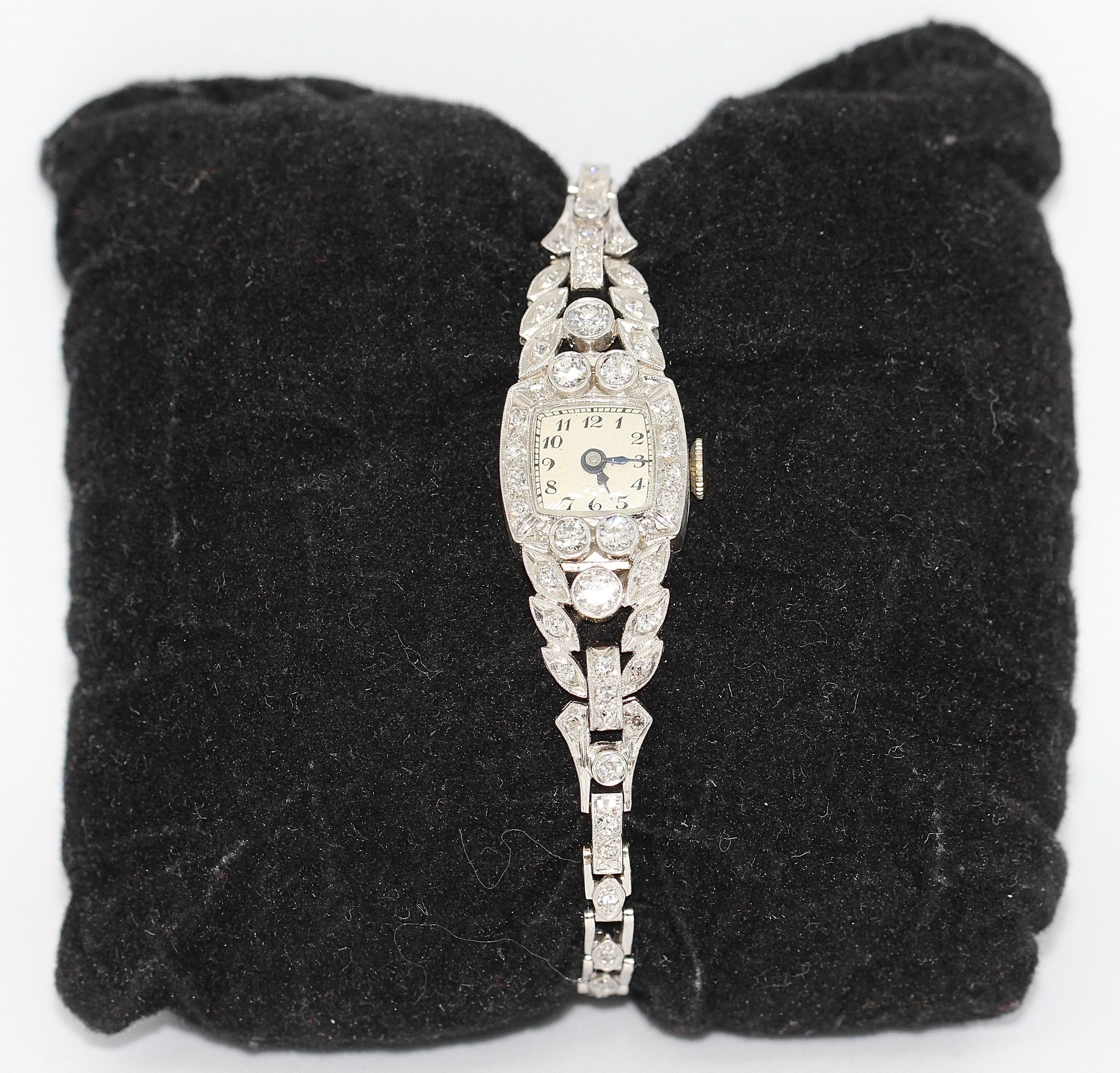 Montre-bracelet pour femme Art nouveau ancien, platine avec diamants Pour femmes en vente
