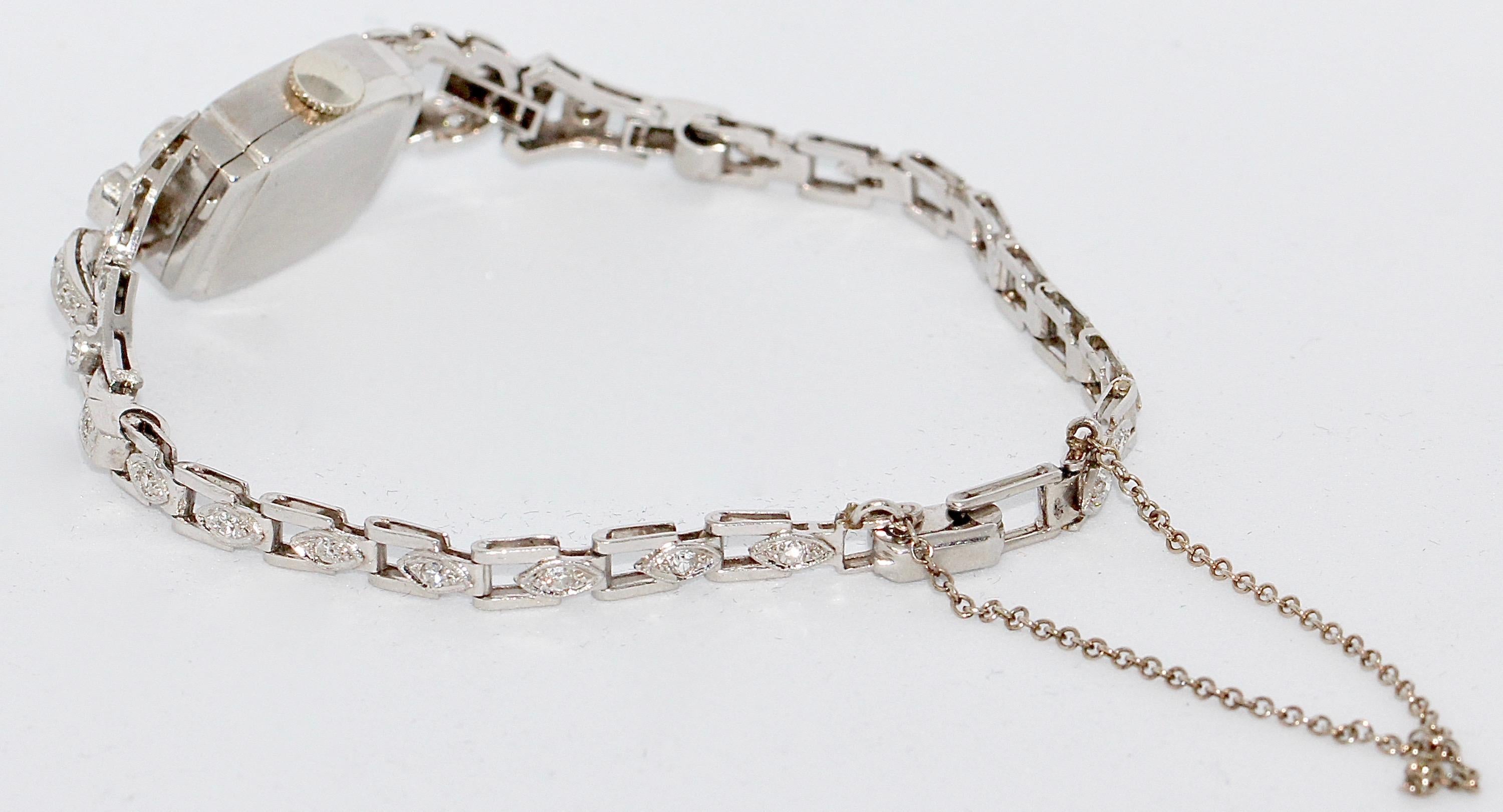 Montre-bracelet pour femme Art nouveau ancien, platine avec diamants en vente 3
