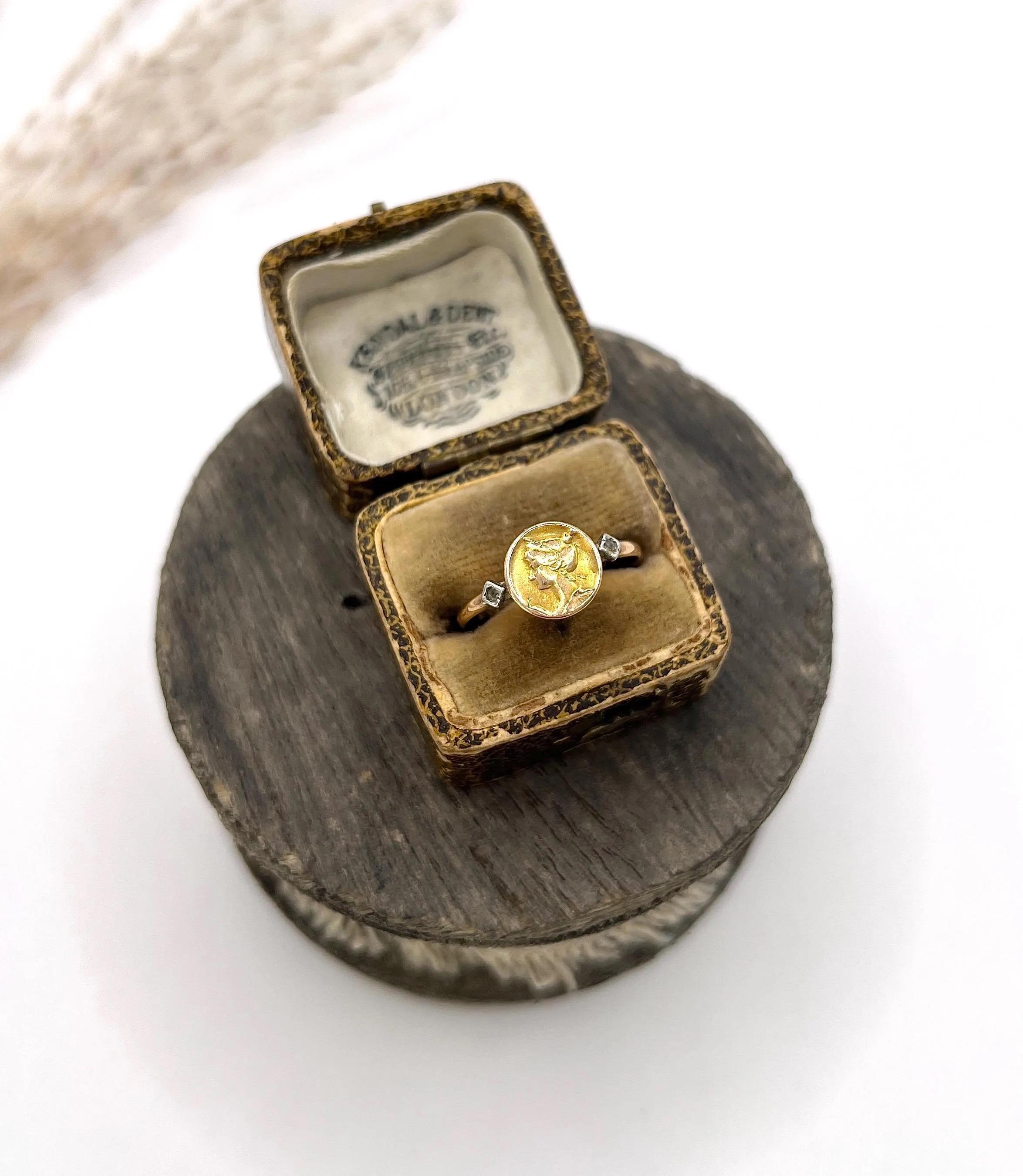 Anello con ritratto di donna in stile Art Nouveau: oro 18ct e diamanti con marchio francese In condizioni buone in vendita a Brighton, GB