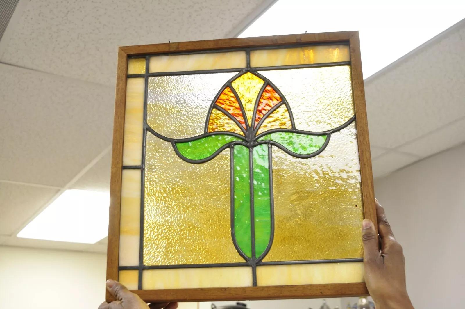 Antiguo Art Nouveau Vidrieras emplomadas Rojo Verde Flor pequeñas ventanas - un par Estilo Adán