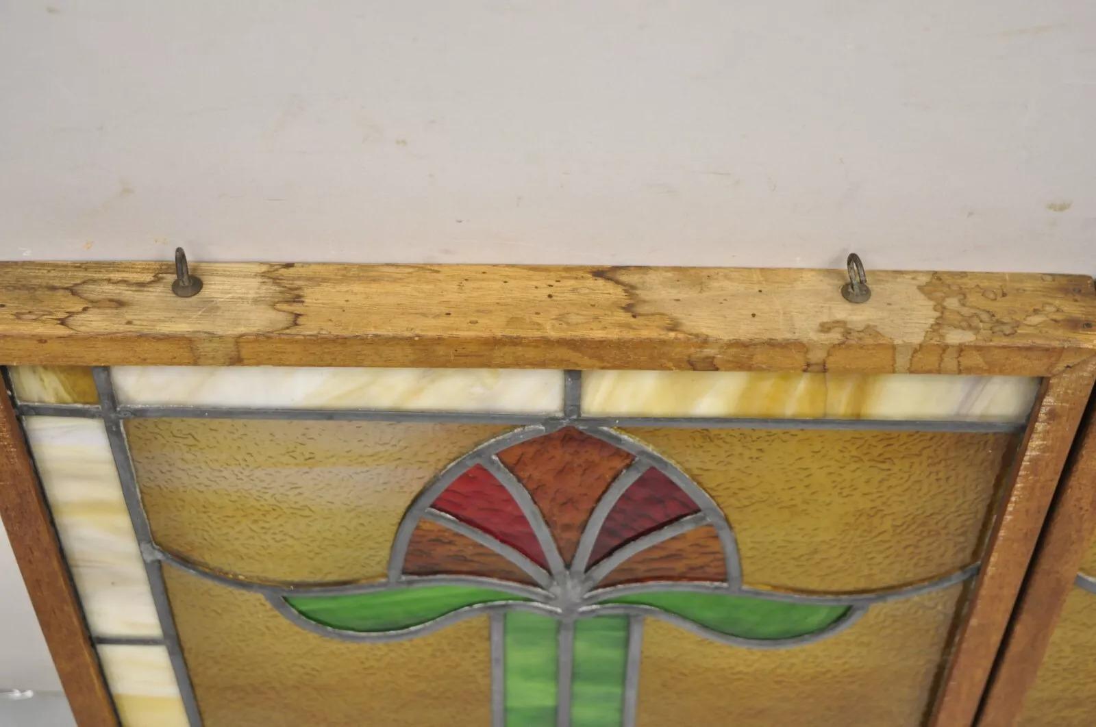 Antiguo Art Nouveau Vidrieras emplomadas Rojo Verde Flor pequeñas ventanas - un par Vidrio