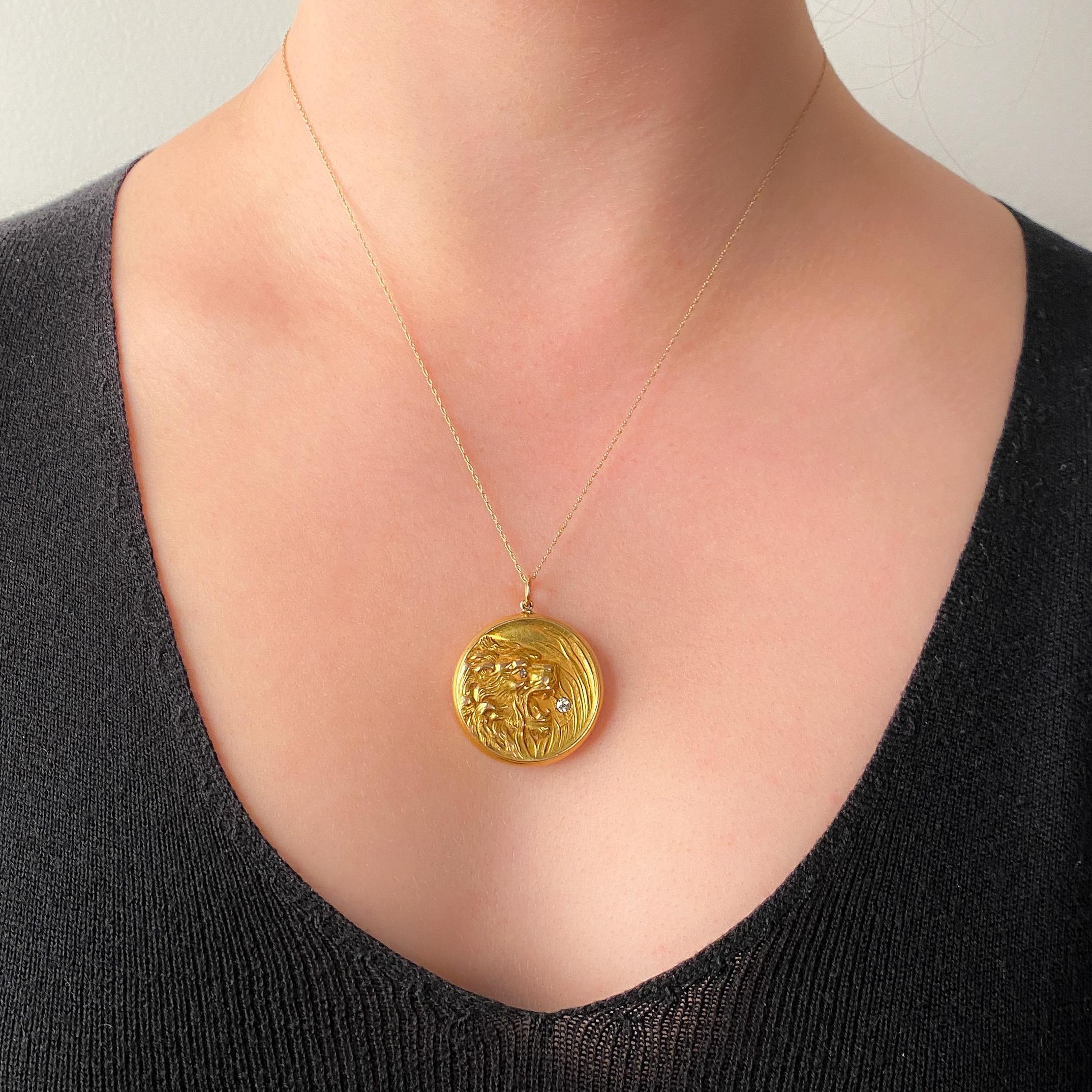 Antique Art Nouveau Lion Locket of 10k Gold For Sale 1