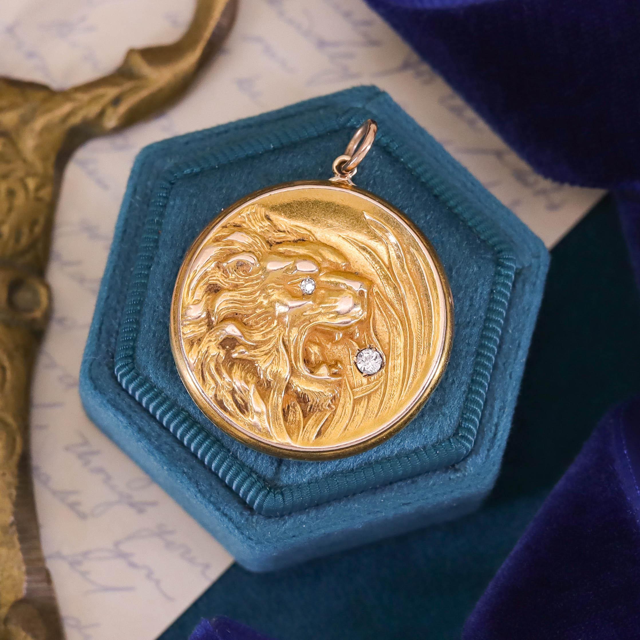 Antique Art Nouveau Lion Locket of 10k Gold For Sale 2