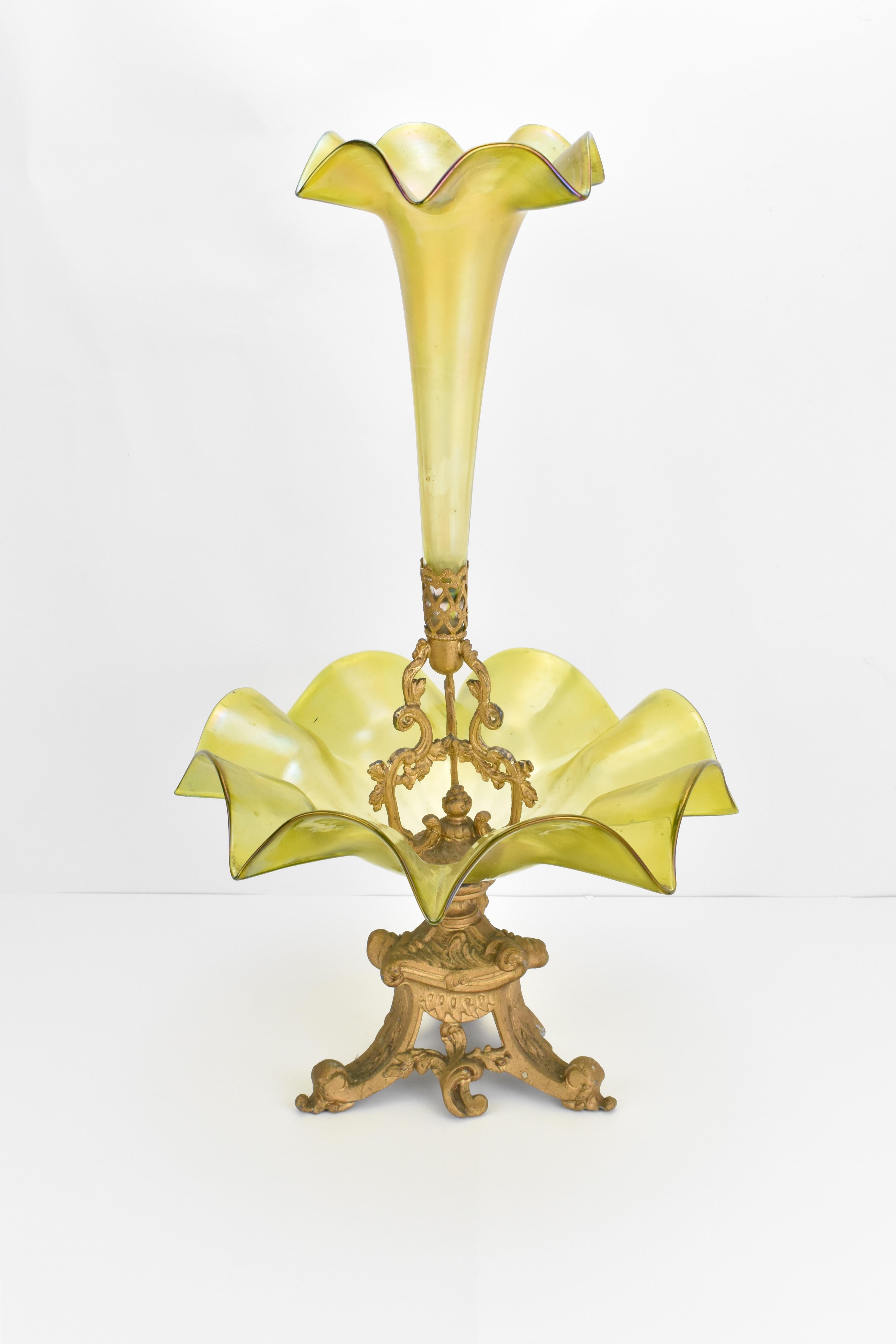 Antiker Jugendstil Loetz Böhmischer Art Galss Tafelaufsatz, Epergne, 19. Jahrhundert (Vergoldet) im Angebot