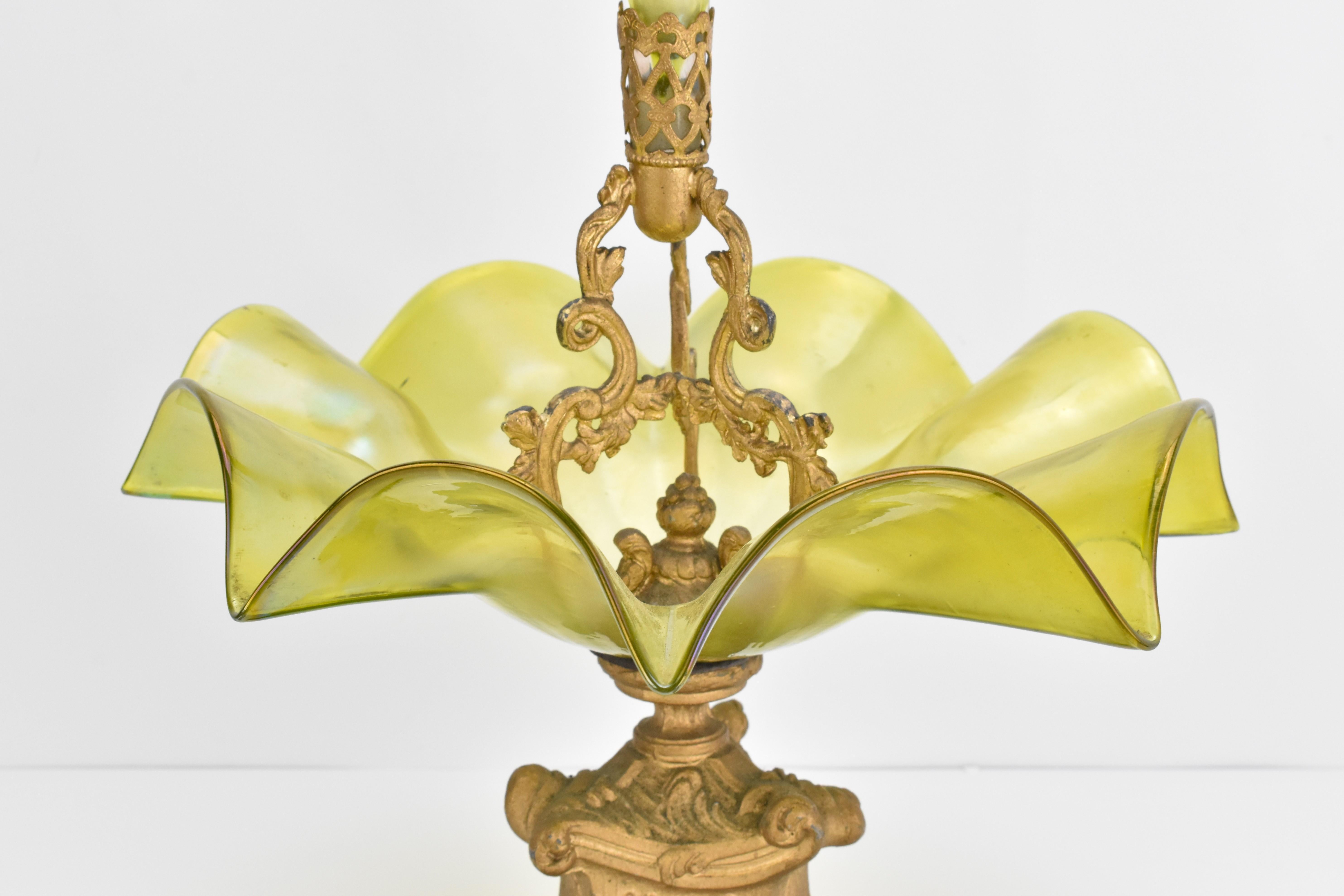 Antiker Jugendstil Loetz Böhmischer Art Galss Tafelaufsatz, Epergne, 19. Jahrhundert im Angebot 1