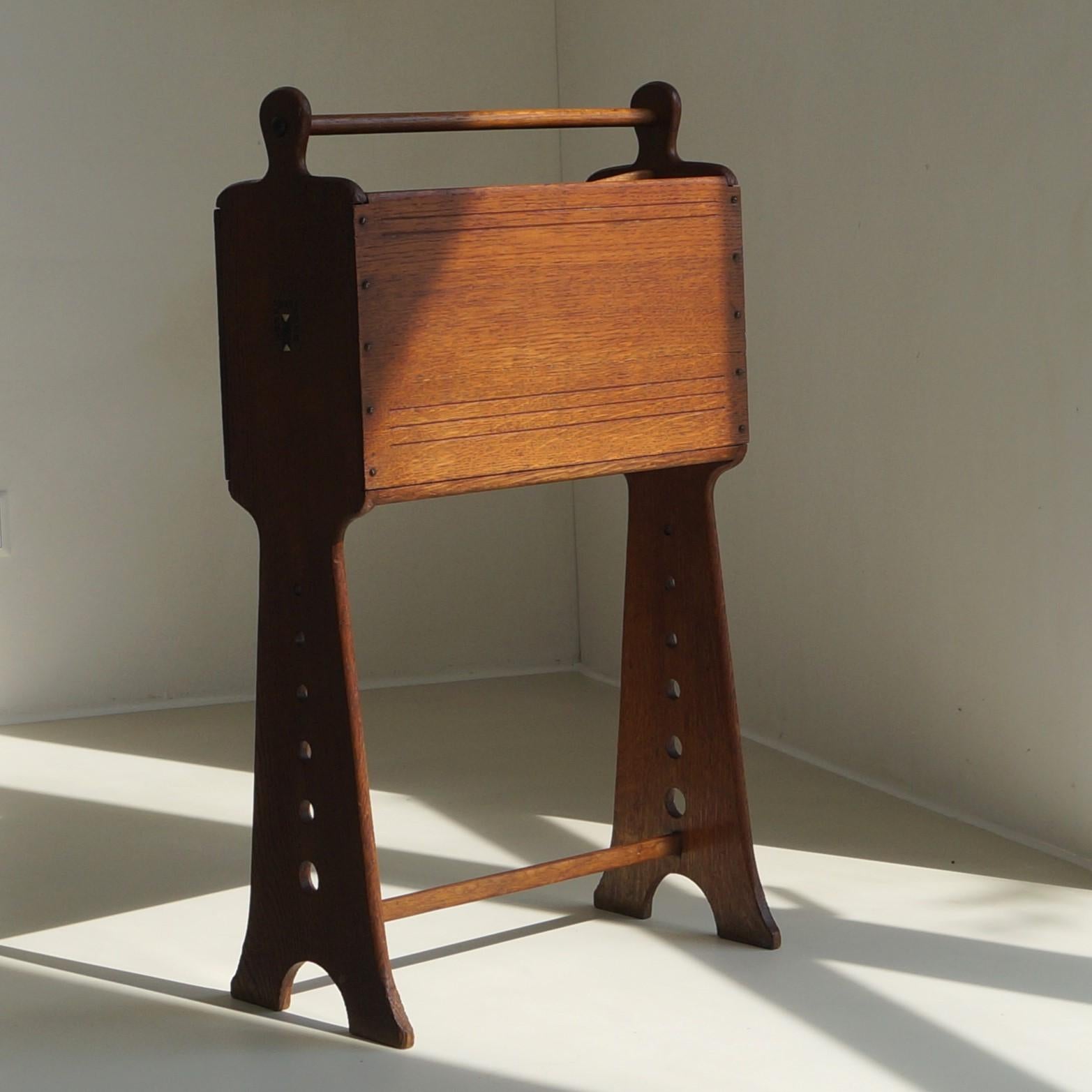 Dutch 'Nieuwe Kunst' Magazine Stand by Jac. van den Bosch, Netherlands, c. 1905 In Good Condition For Sale In EVERDINGEN, NL