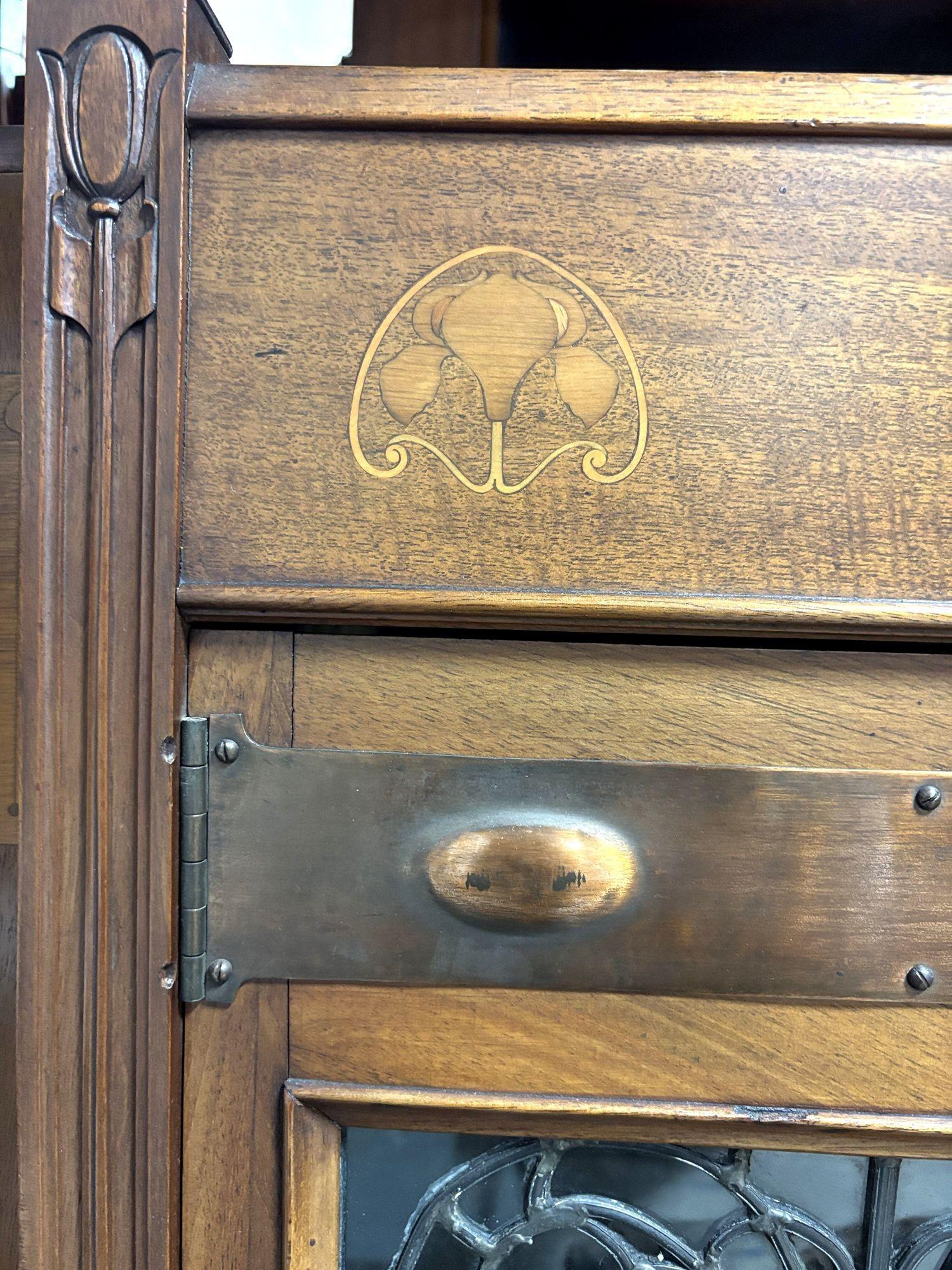 Antique Art Nouveau Mahogany and Floral Marquetry Display Cabinet For Sale 9