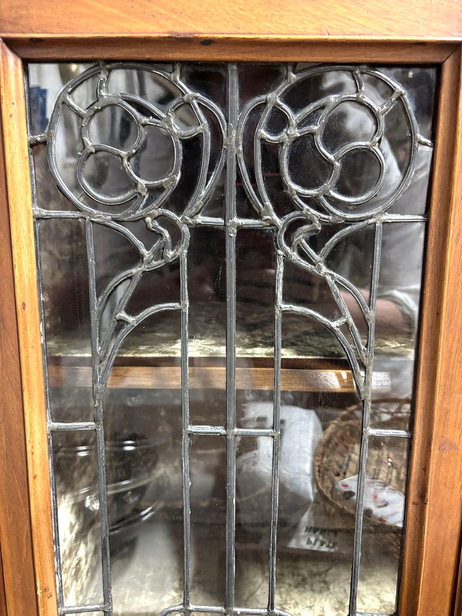 Antique Art Nouveau Mahogany and Floral Marquetry Display Cabinet For Sale 2