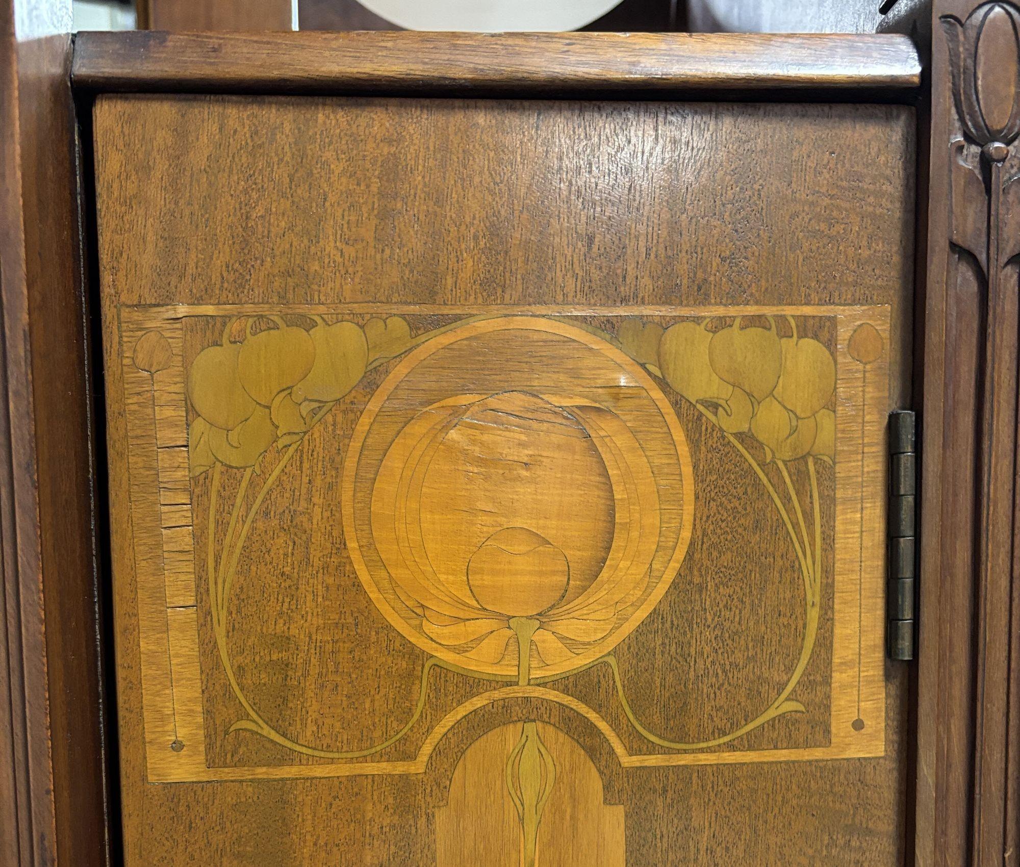 Antique Art Nouveau Mahogany and Floral Marquetry Display Cabinet For Sale 3