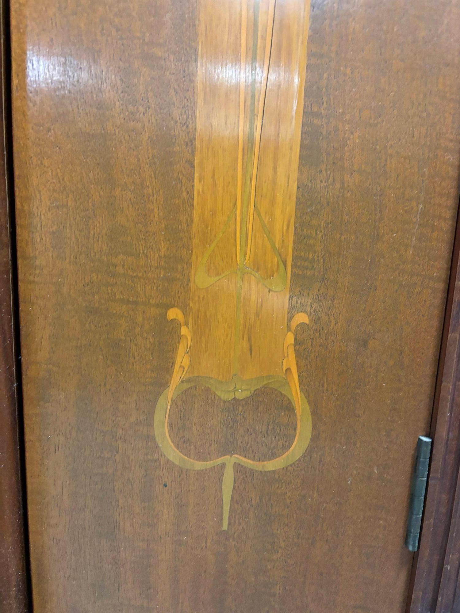 Antique Art Nouveau Mahogany and Floral Marquetry Display Cabinet For Sale 4