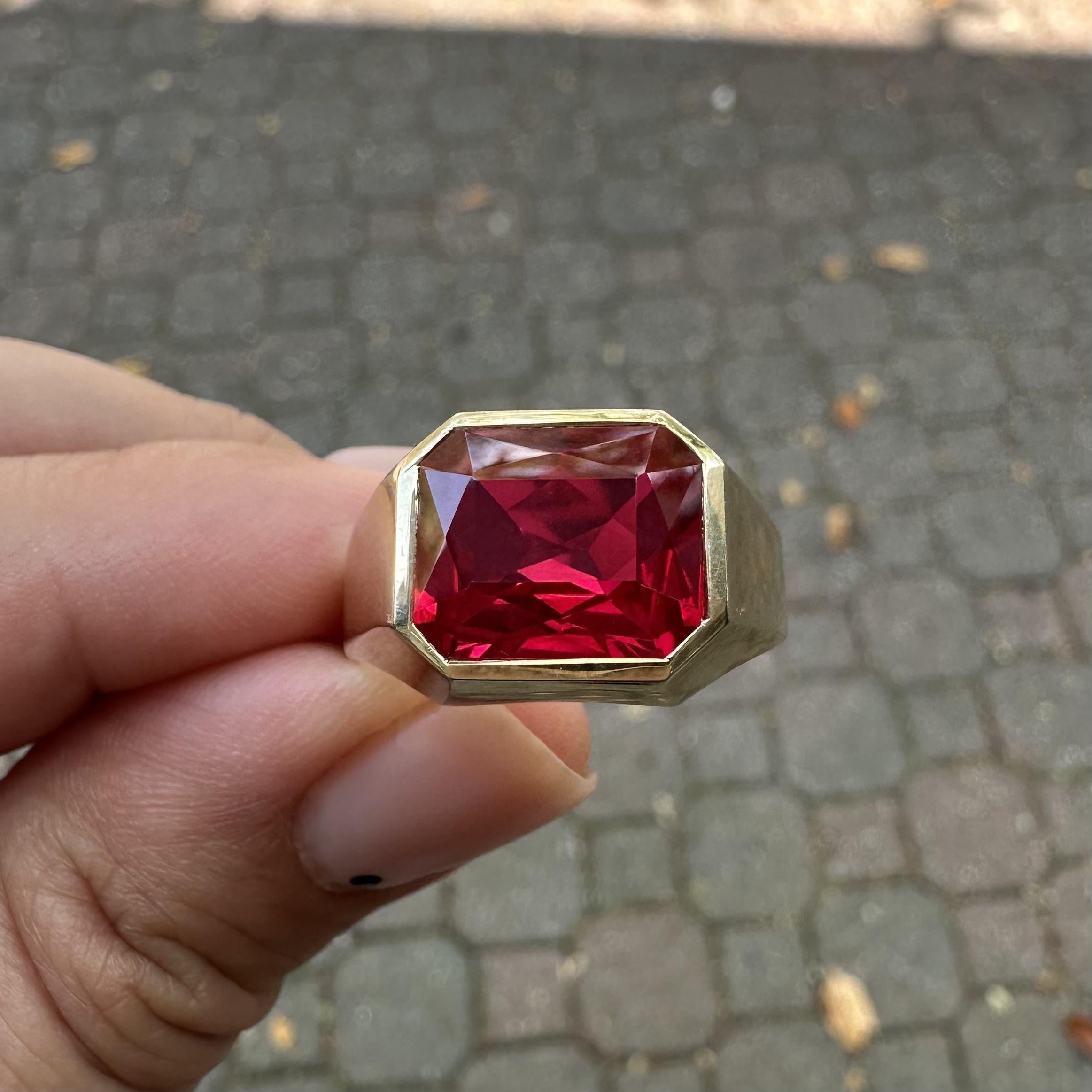 Anello antico Art Nouveau da uomo in oro giallo 14k con castone rettangolare in vetro rosso in vendita 6